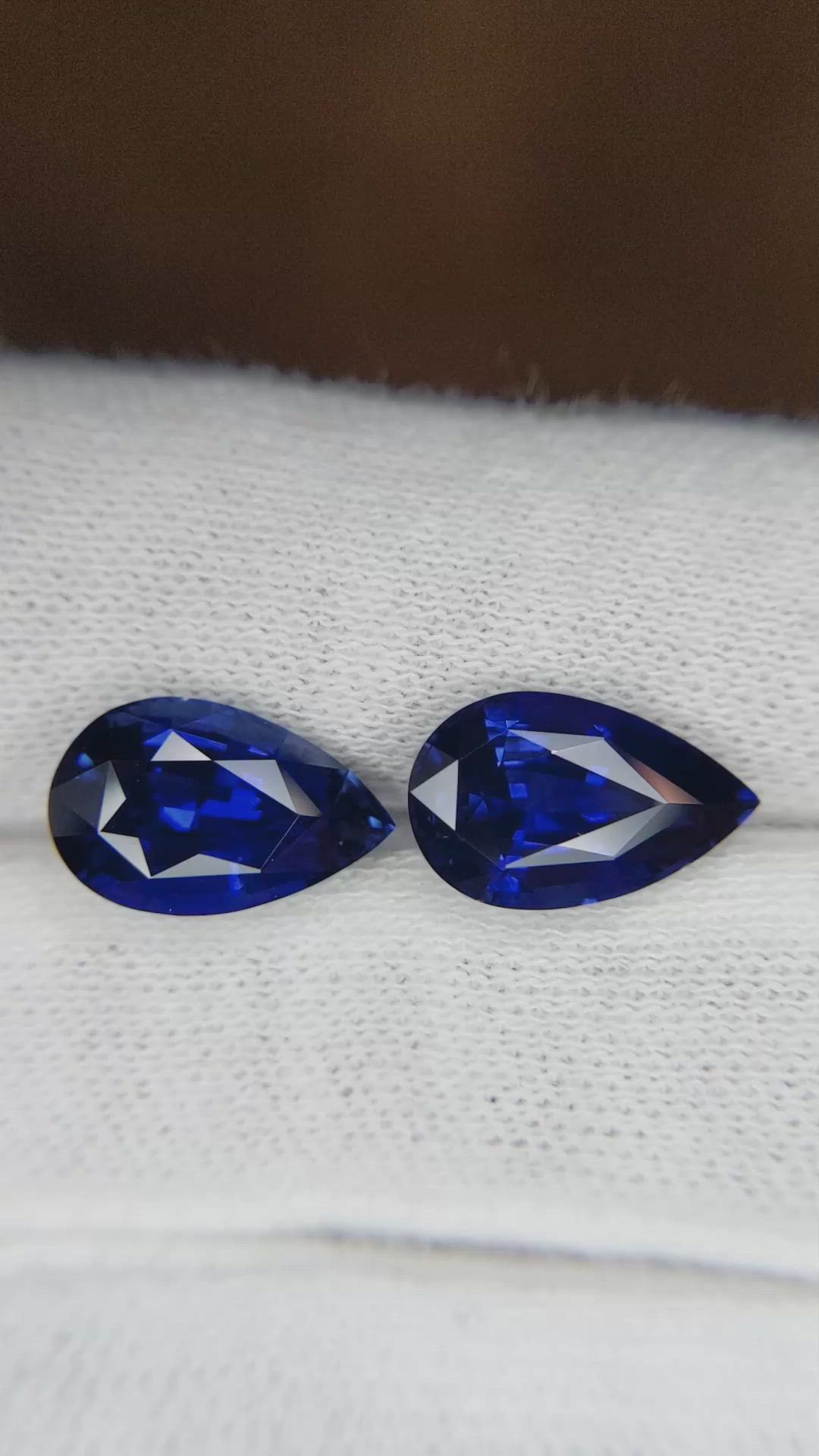 8.48&nbsp;Ct.Tw.Total Carat Weight Blue Sapphire Pair from Ceylon (Sri Lanka) Size Video
