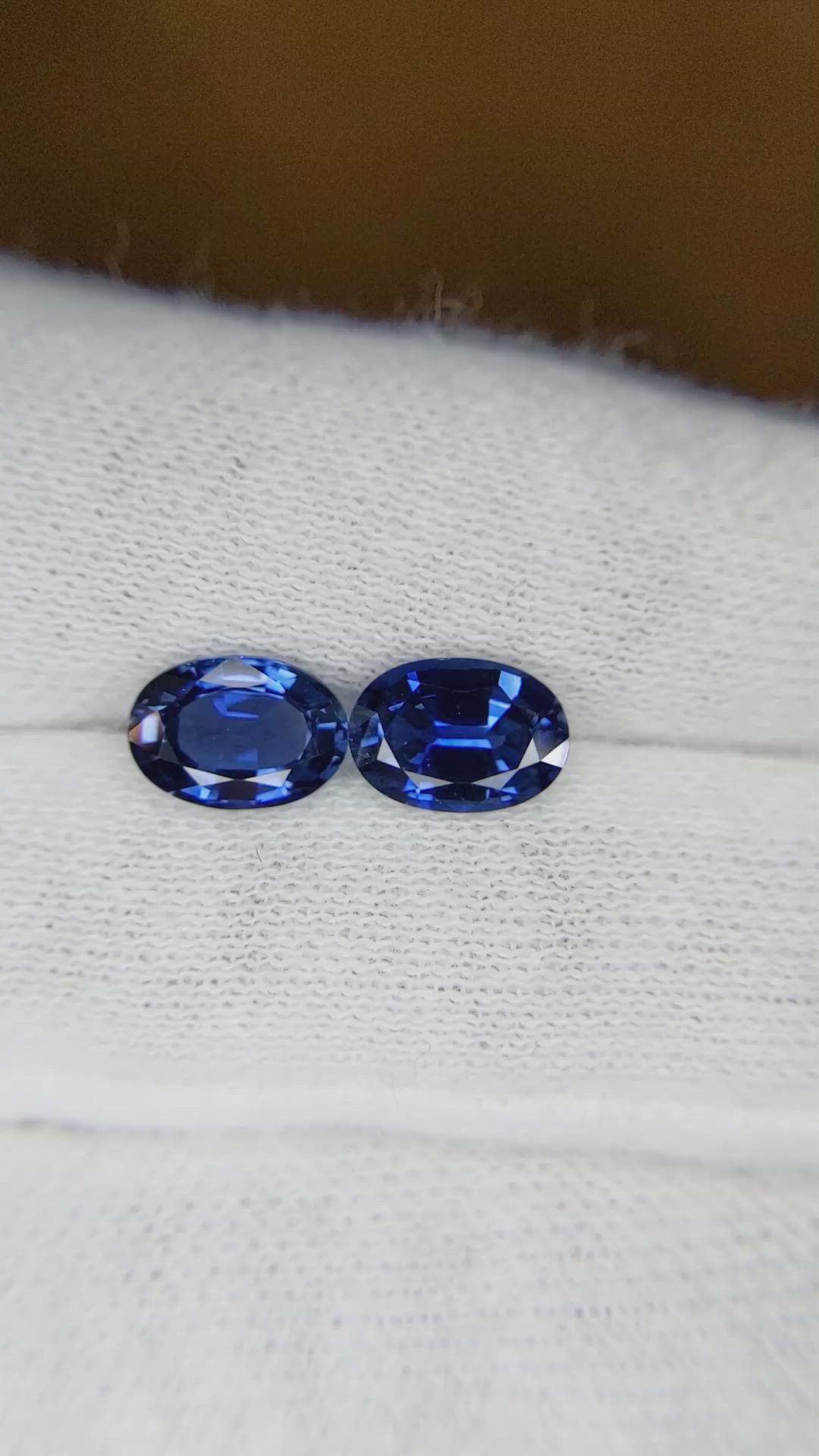 2.73&nbsp;Ct.Tw.Total Carat Weight Blue Sapphire Pair from Ceylon (Sri Lanka) Size Video