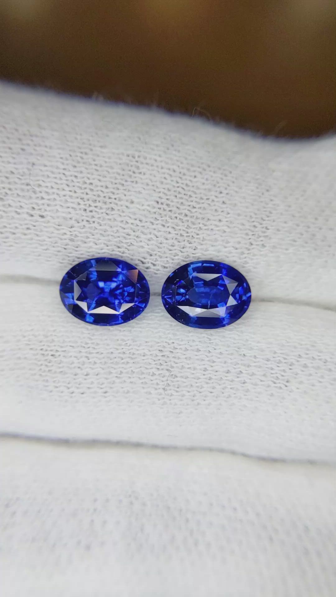 3.09&nbsp;Ct.Tw.Total Carat Weight Blue Sapphire Pair from Ceylon (Sri Lanka) Size Video