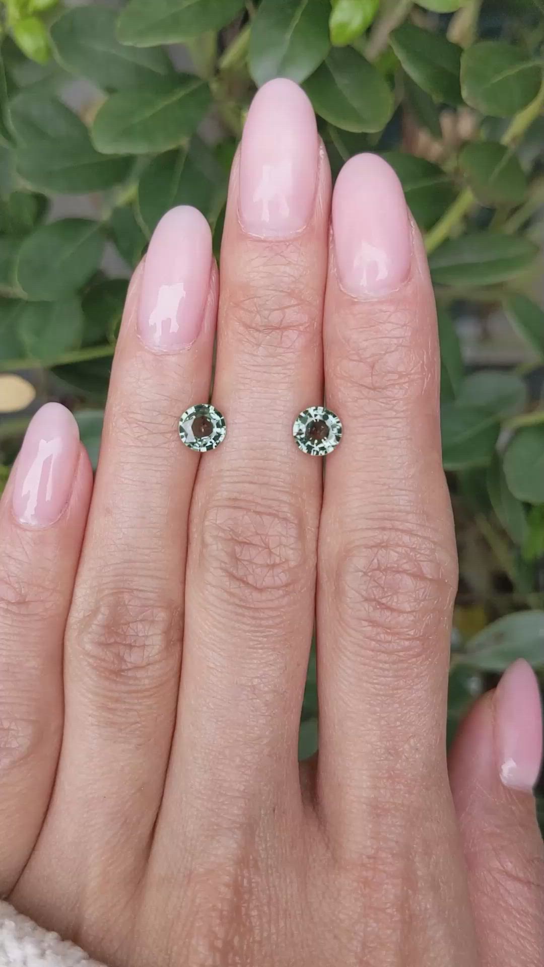 1.72&nbsp;Ct.Tw.Total Carat Weight Green Sapphire Pair from Ceylon (Sri Lanka) Size Video