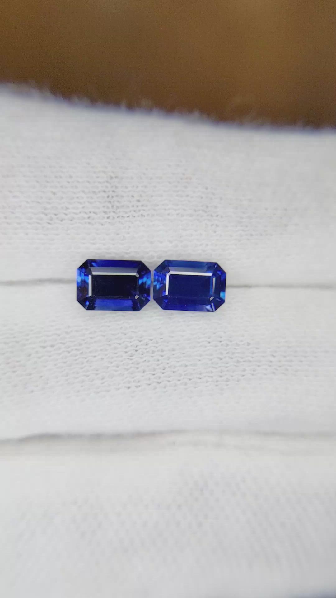 2.14&nbsp;Ct.Tw.Total Carat Weight Blue Sapphire Pair from Ceylon (Sri Lanka) Size Video