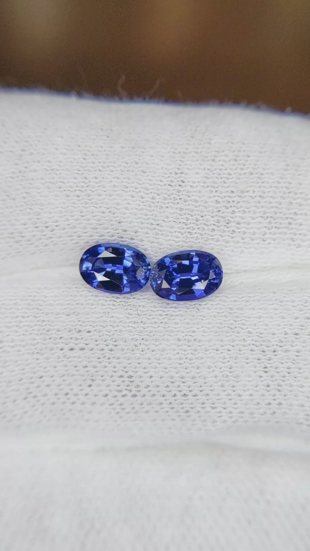 1.93&nbsp;Ct.Tw.Total Carat Weight Blue Sapphire Pair from Ceylon (Sri Lanka) Size Video