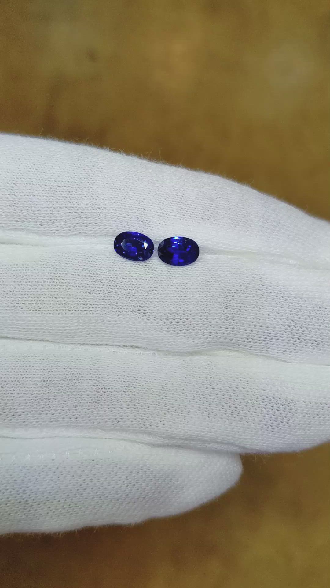 1.56&nbsp;Ct.Tw.Total Carat Weight Blue Sapphire Pair from Ceylon (Sri Lanka) Size Video