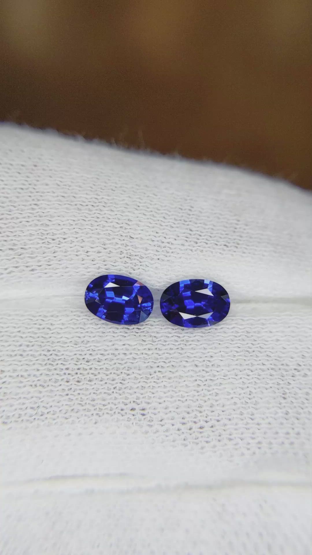 1.56&nbsp;Ct.Tw.Total Carat Weight Blue Sapphire Pair from Ceylon (Sri Lanka) Size Video