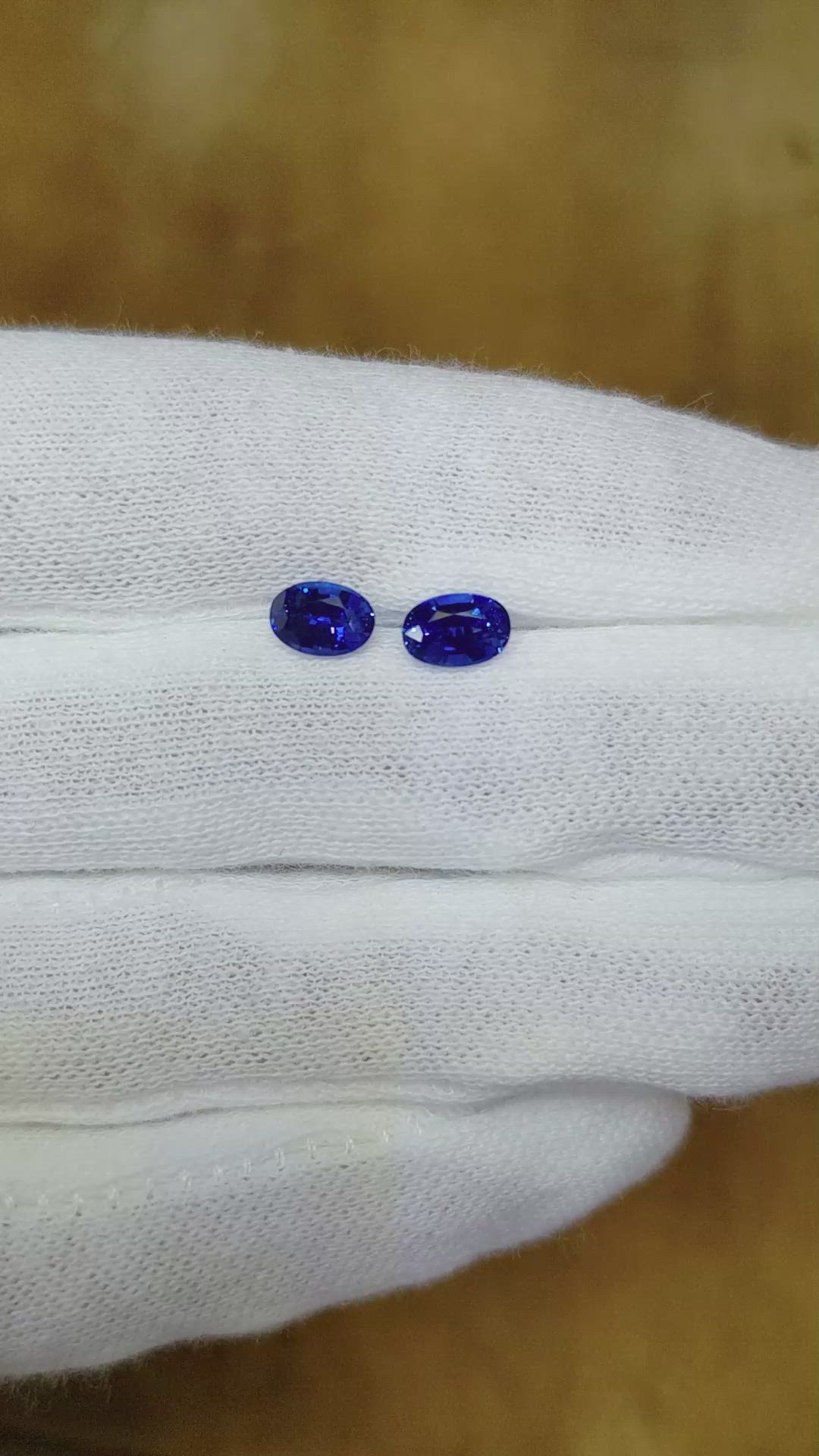 1.65&nbsp;Ct.Tw.Total Carat Weight Blue Sapphire Pair from Ceylon (Sri Lanka) Size Video