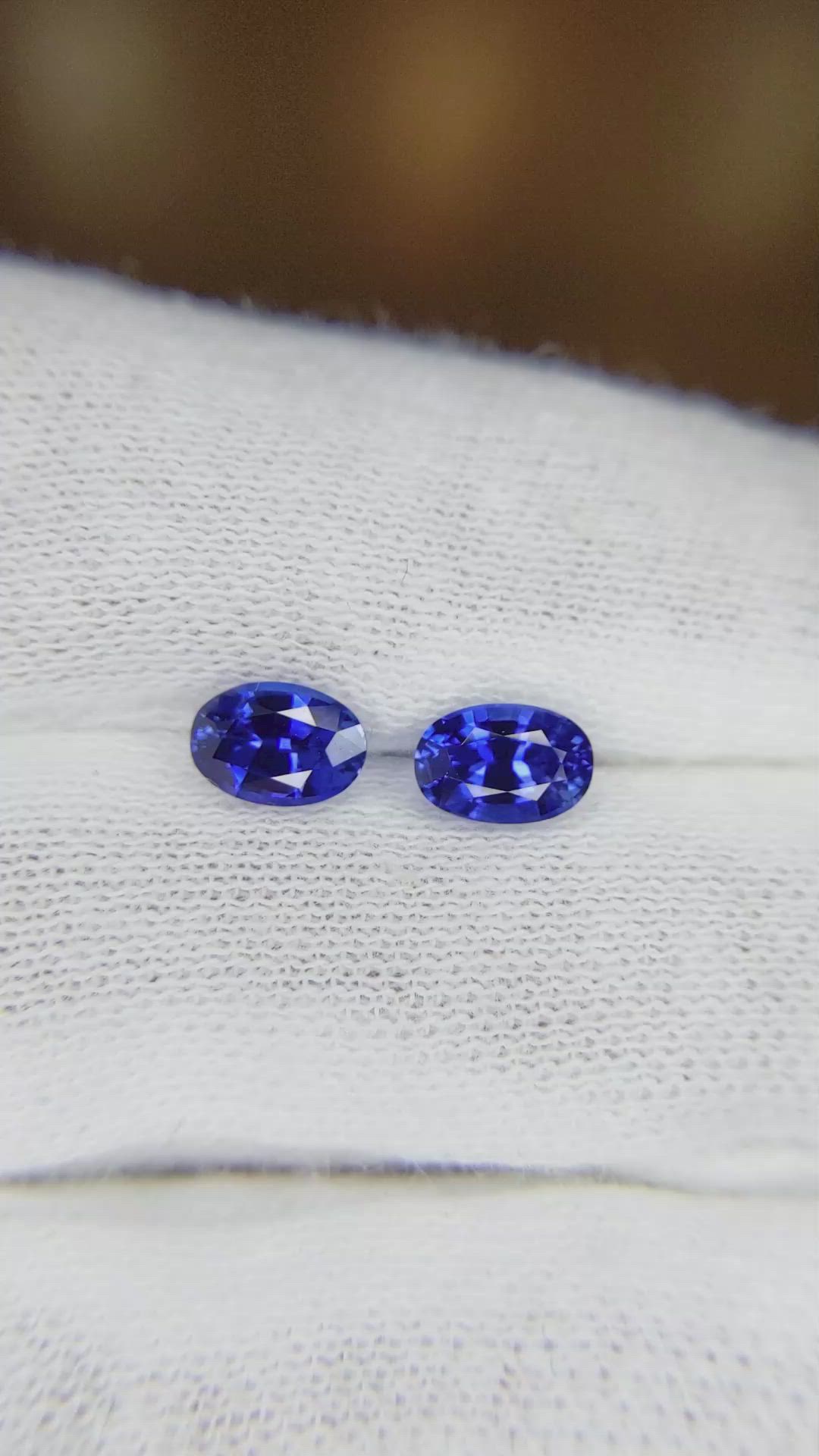 1.65&nbsp;Ct.Tw.Total Carat Weight Blue Sapphire Pair from Ceylon (Sri Lanka) Size Video