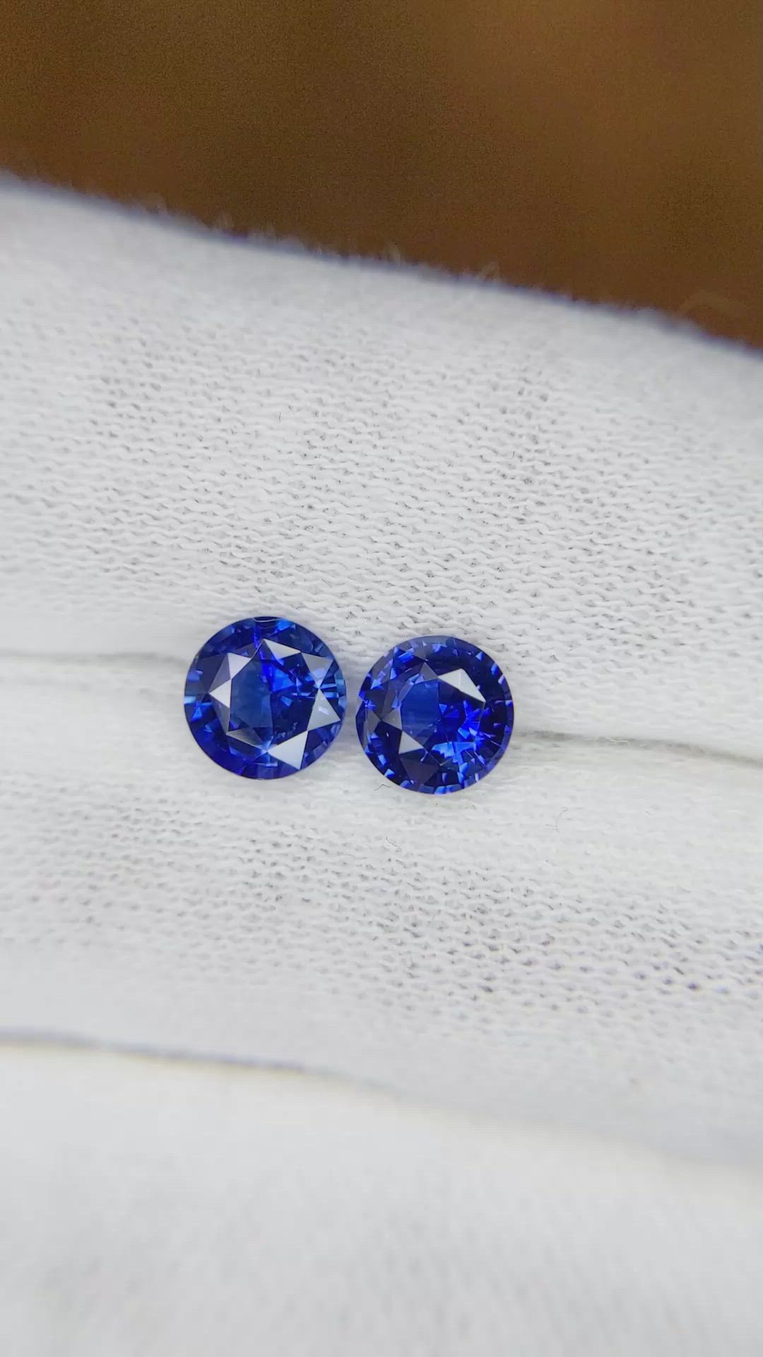 2.18&nbsp;Ct.Tw.Total Carat Weight Blue Sapphire Pair from Ceylon (Sri Lanka) Size Video