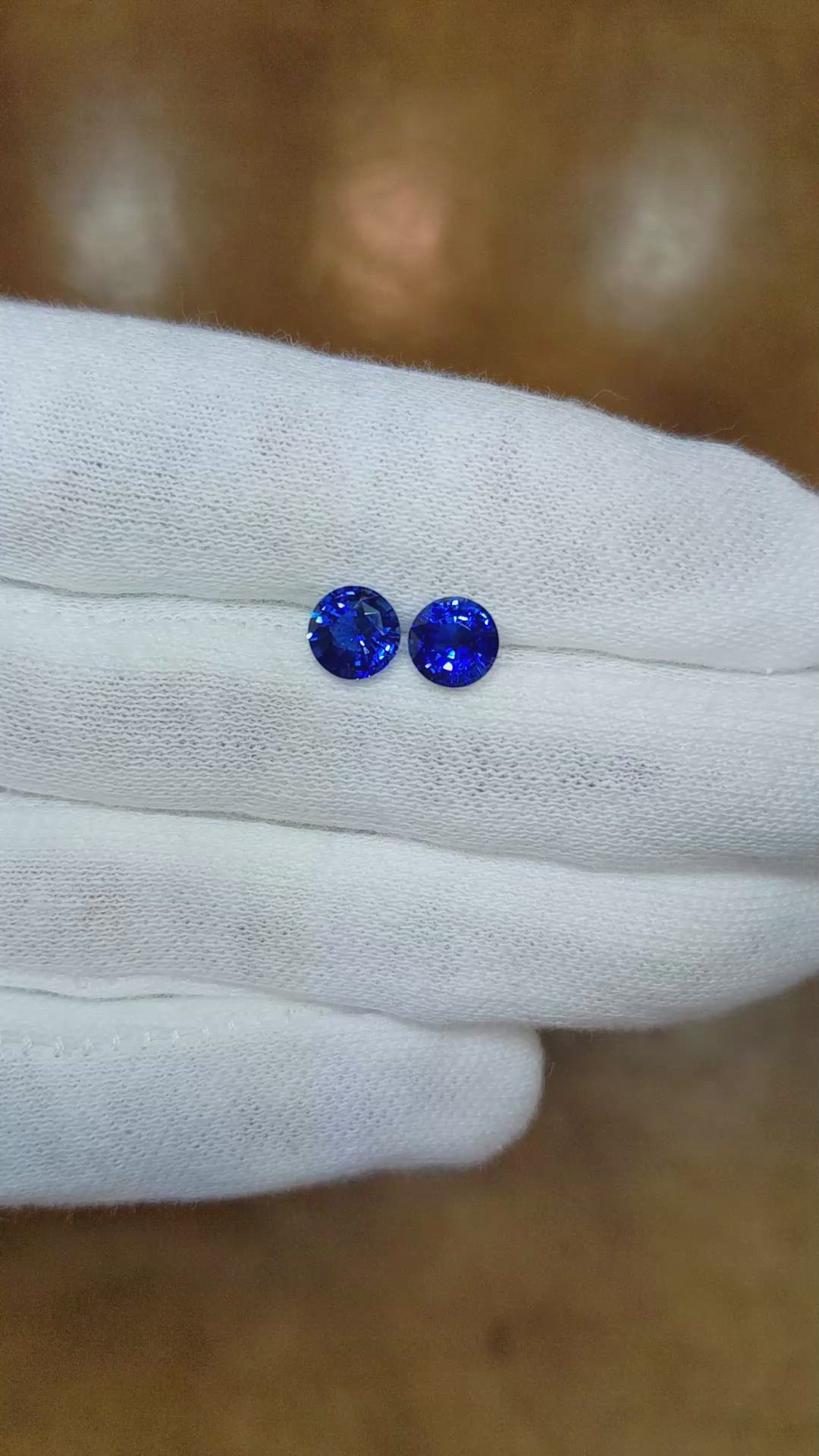 2.18&nbsp;Ct.Tw.Total Carat Weight Blue Sapphire Pair from Ceylon (Sri Lanka) Size Video