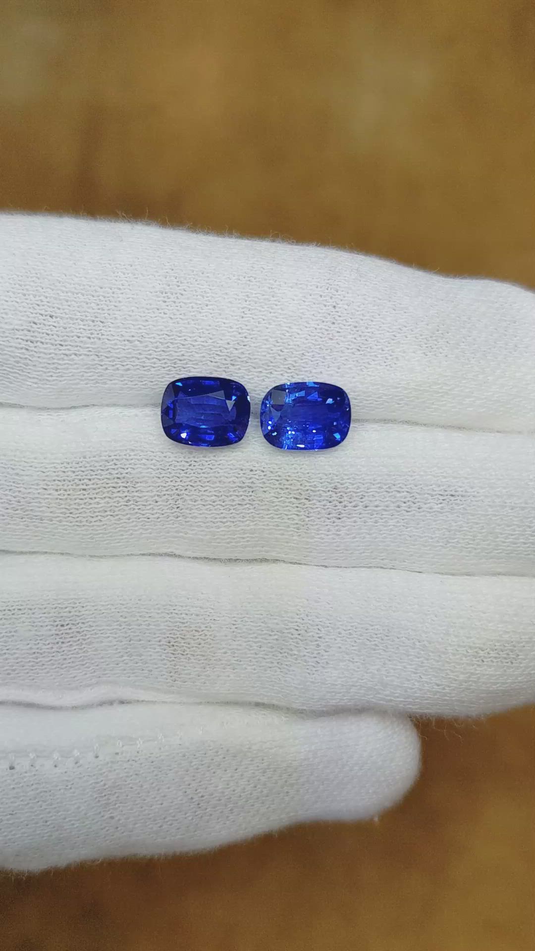 4.35&nbsp;Ct.Tw.Total Carat Weight Blue Sapphire Pair from Ceylon (Sri Lanka) Size Video