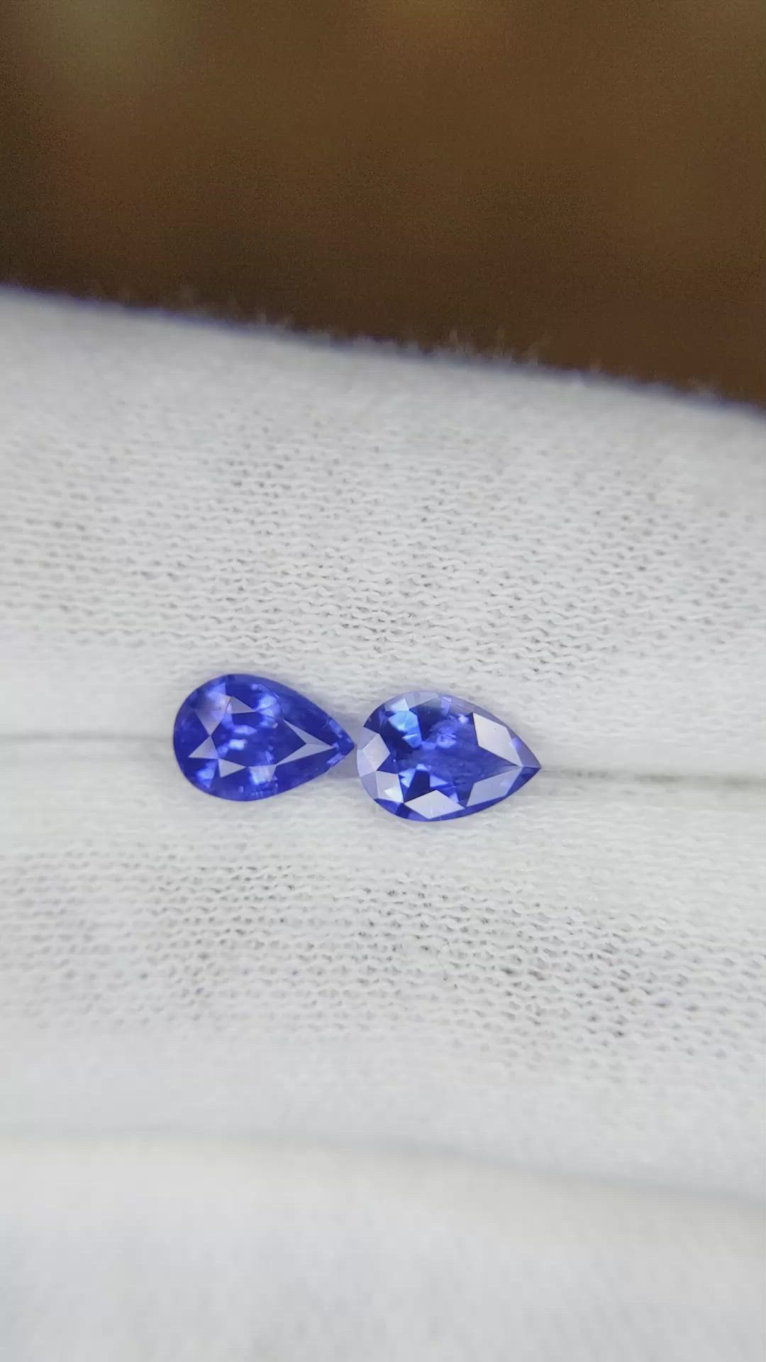 1.58&nbsp;Ct.Tw.Total Carat Weight Blue Sapphire Pair from Ceylon (Sri Lanka) Size Video