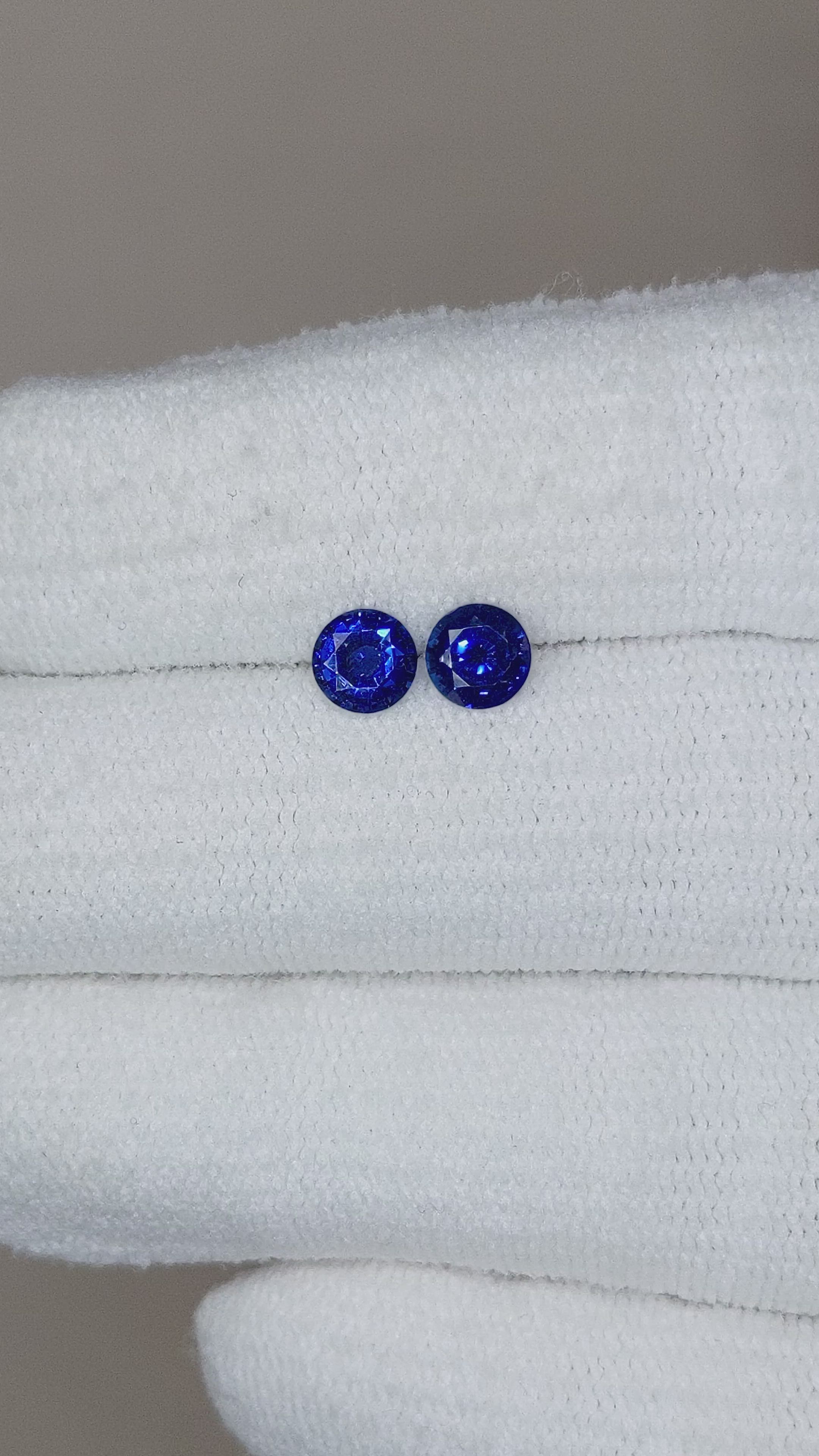 0.91&nbsp;Ct.Tw.Total Carat Weight Blue Sapphire Pair from Ceylon (Sri Lanka) Size Video
