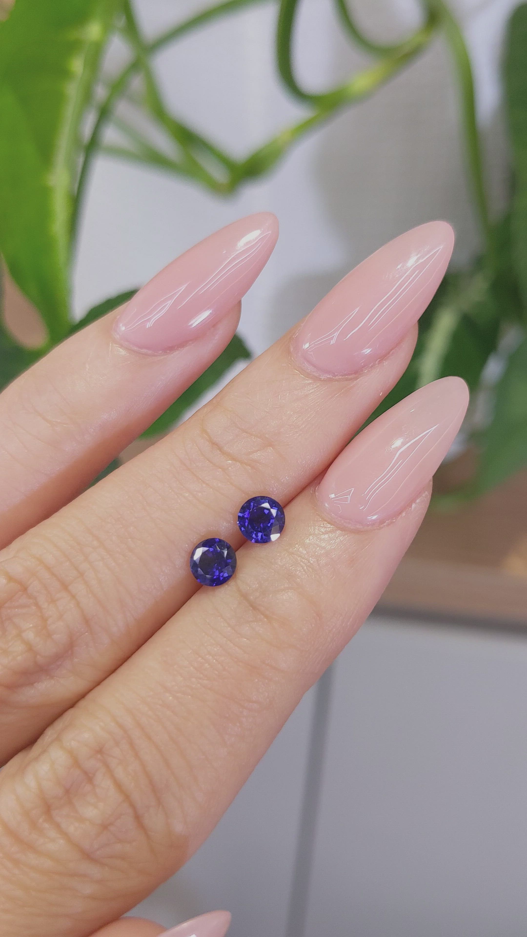 0.91&nbsp;Ct.Tw.Total Carat Weight Blue Sapphire Pair from Ceylon (Sri Lanka) Size Video