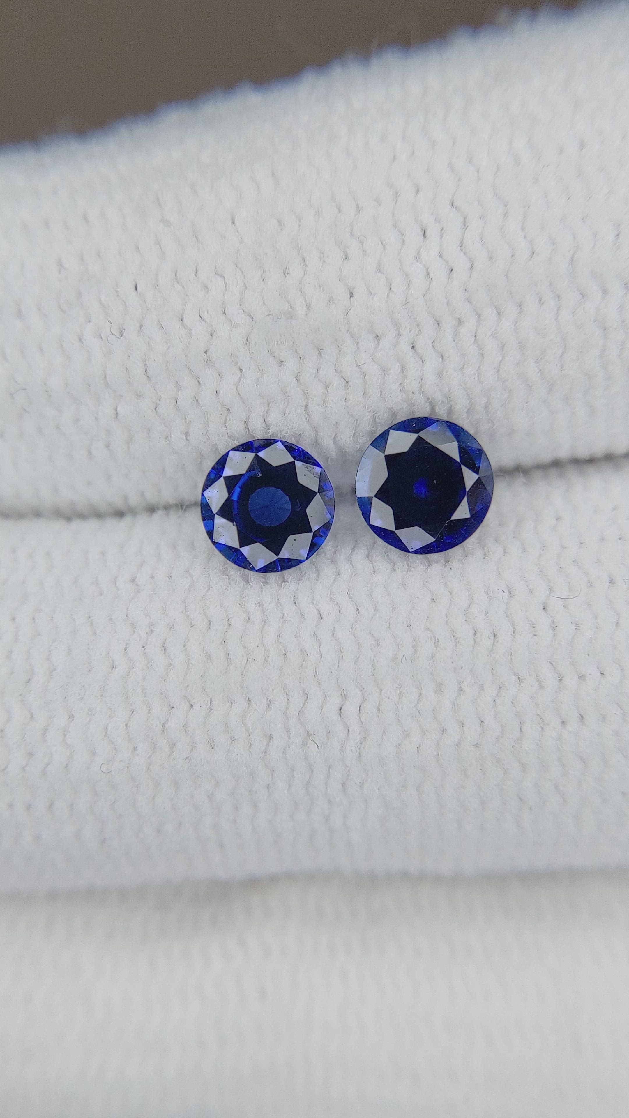 0.91&nbsp;Ct.Tw.Total Carat Weight Blue Sapphire Pair from Ceylon (Sri Lanka) Size Video