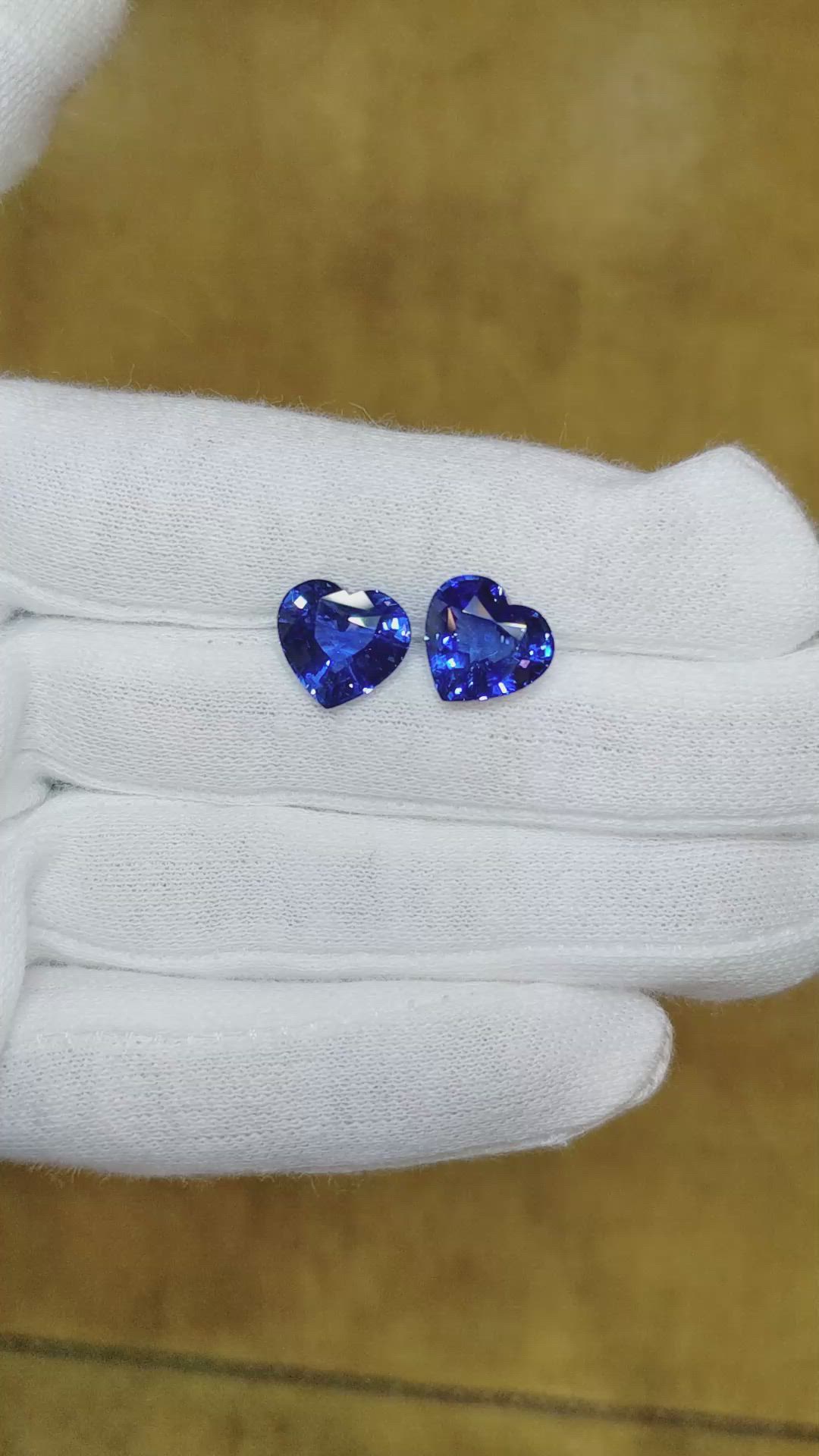 9.37&nbsp;Ct.Tw.Total Carat Weight Blue Sapphire Pair from Ceylon (Sri Lanka) Size Video