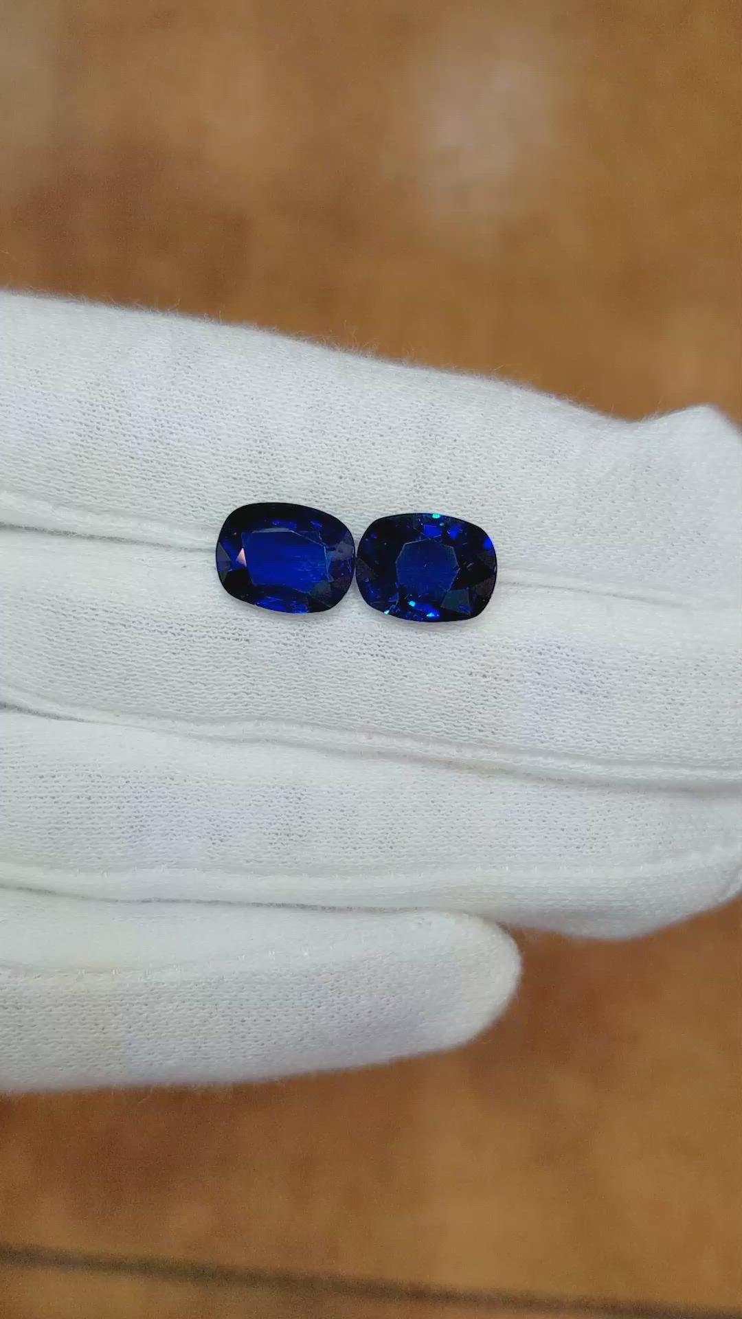 10.04&nbsp;Ct.Tw.Total Carat Weight Blue Sapphire Pair from Ceylon (Sri Lanka) Size Video