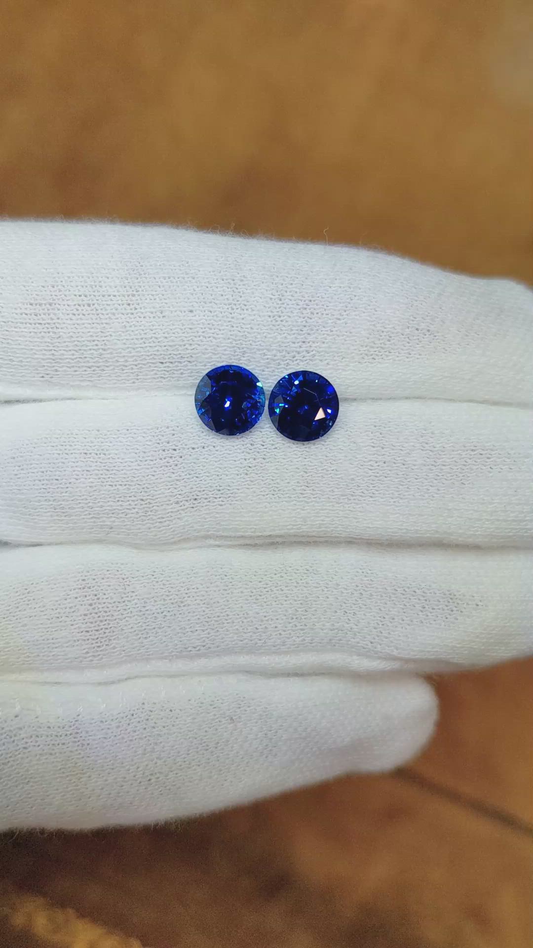 3.89&nbsp;Ct.Tw.Total Carat Weight Blue Sapphire Pair from Ceylon (Sri Lanka) Size Video