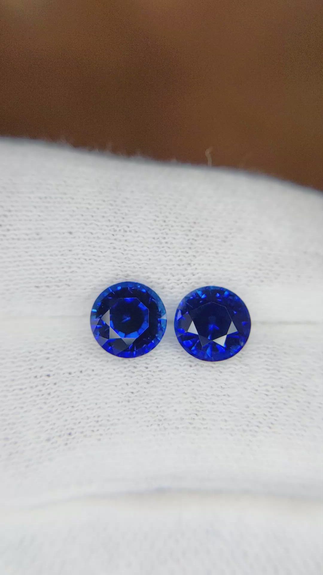 3.89&nbsp;Ct.Tw.Total Carat Weight Blue Sapphire Pair from Ceylon (Sri Lanka) Size Video