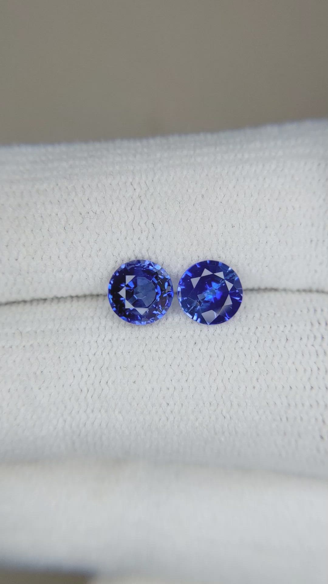 1.66&nbsp;Ct.Tw.Total Carat Weight Blue Sapphire Pair from Ceylon (Sri Lanka) Size Video