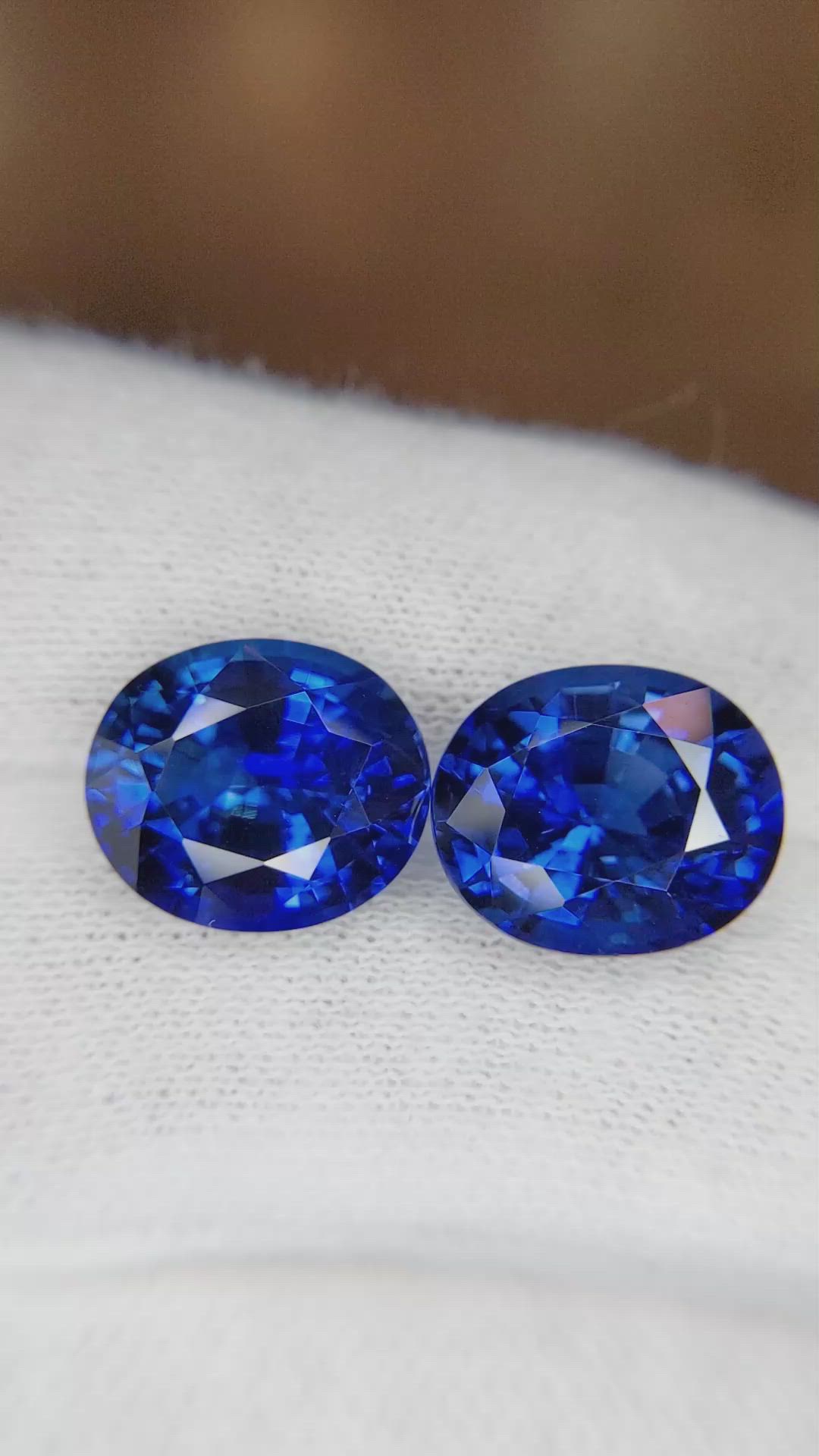 15.53&nbsp;Ct.Tw.Total Carat Weight Blue Sapphire Pair from Ceylon (Sri Lanka) Size Video