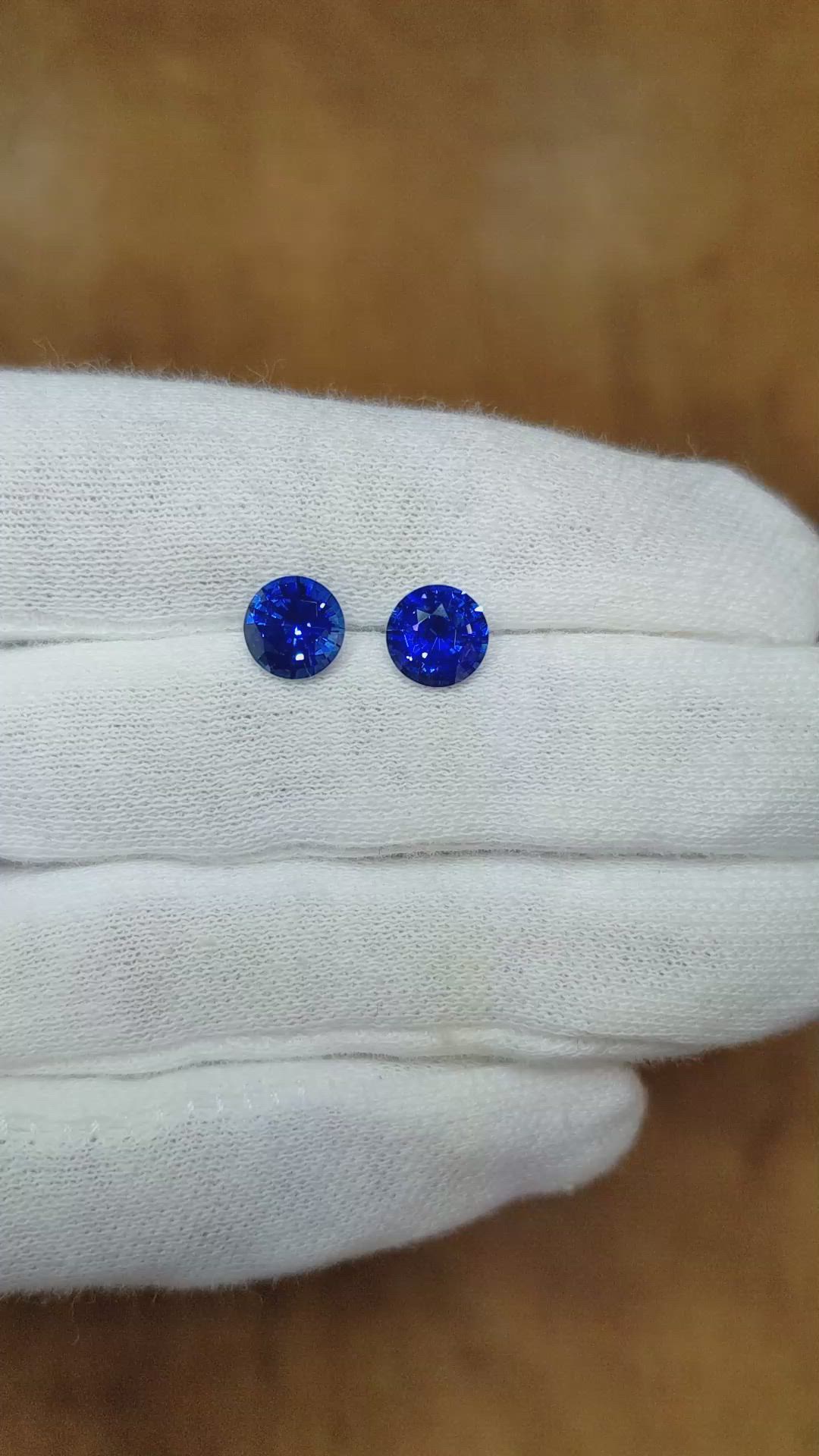 3.08&nbsp;Ct.Tw.Total Carat Weight Blue Sapphire Pair from Ceylon (Sri Lanka) Size Video