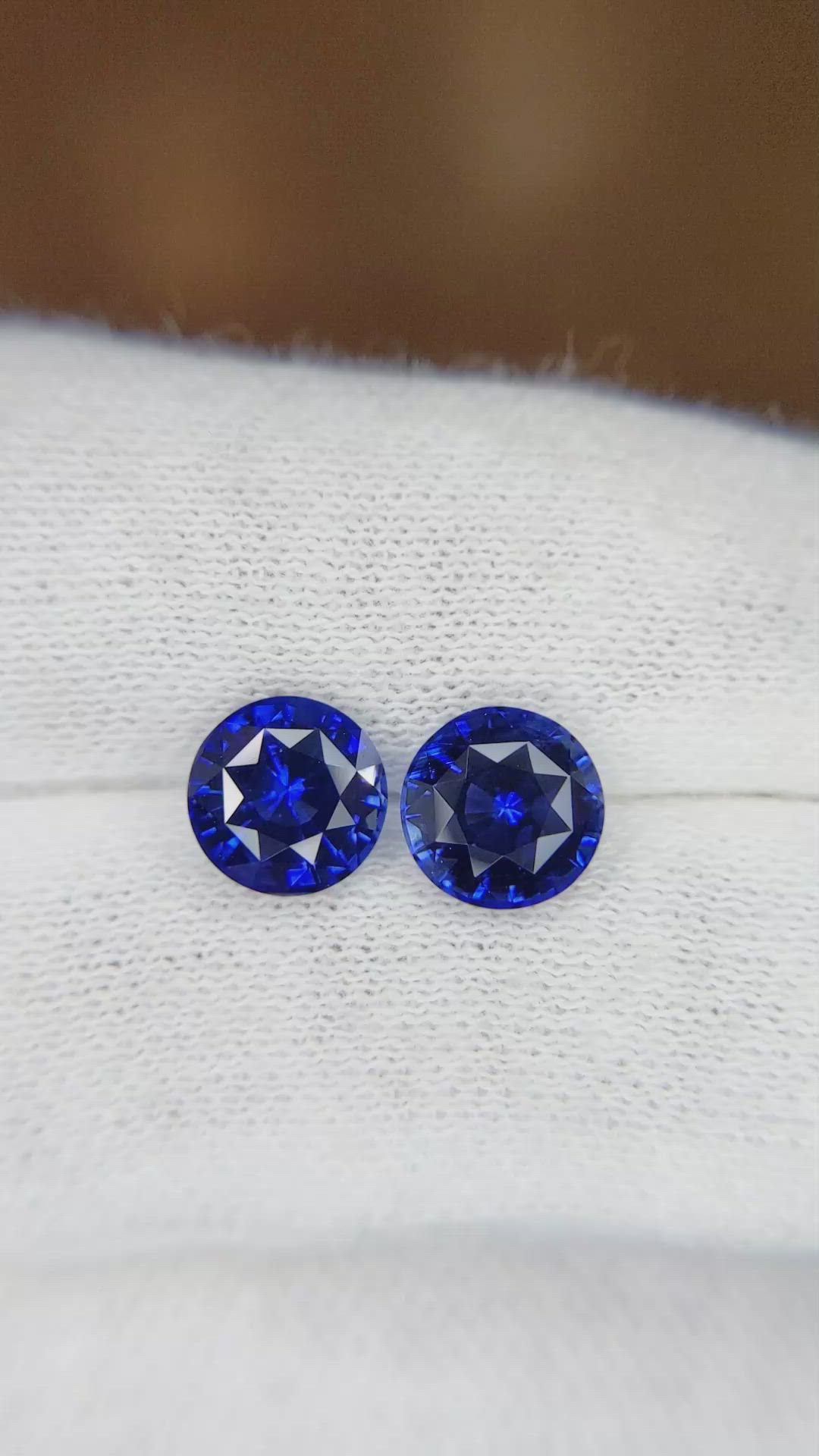 3.69&nbsp;Ct.Tw.Total Carat Weight Blue Sapphire Pair from Ceylon (Sri Lanka) Size Video