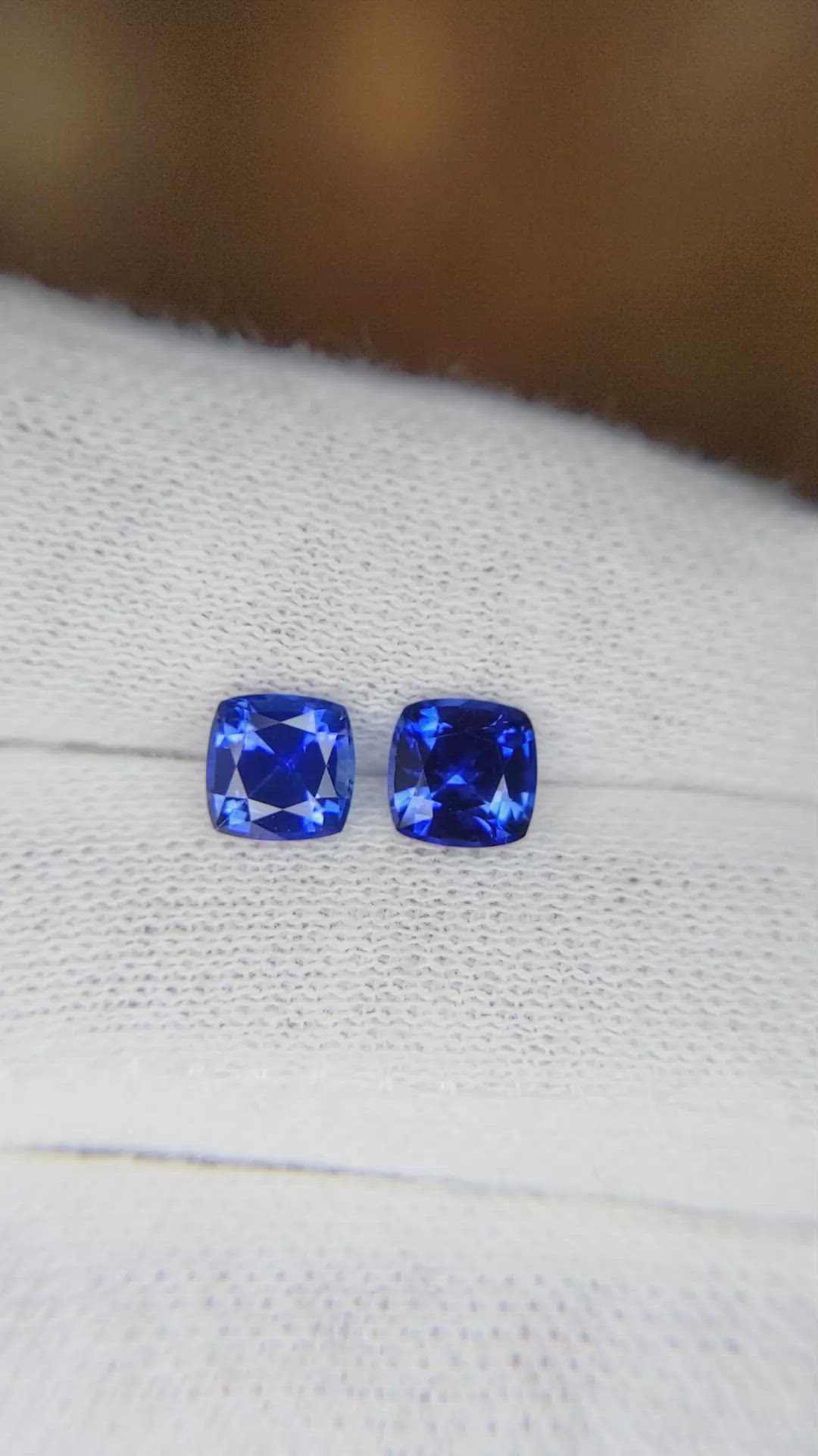 1.90&nbsp;Ct.Tw.Total Carat Weight Blue Sapphire Pair from Ceylon (Sri Lanka) Size Video