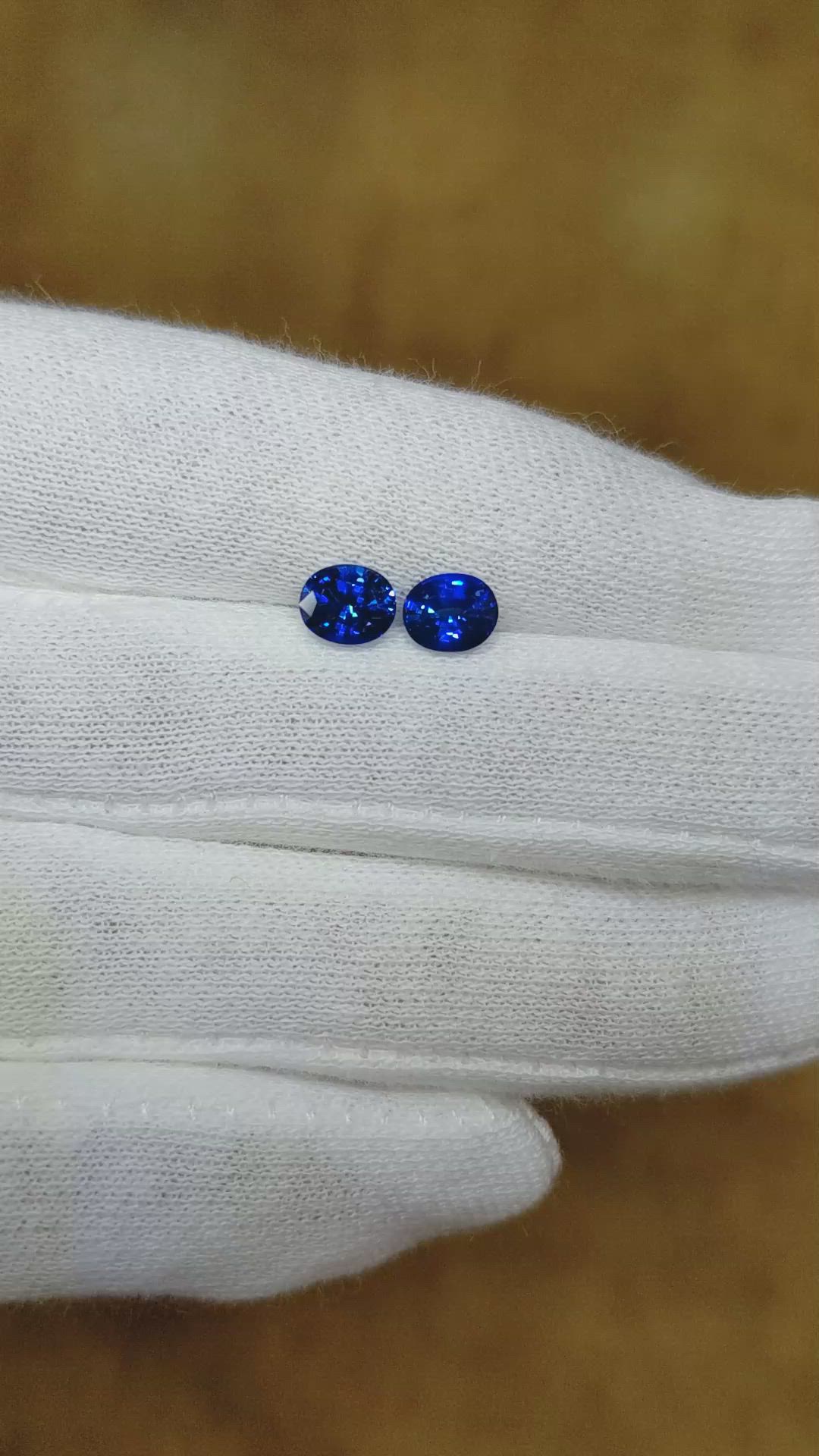 1.79&nbsp;Ct.Tw.Total Carat Weight Blue Sapphire Pair from Ceylon (Sri Lanka) Size Video