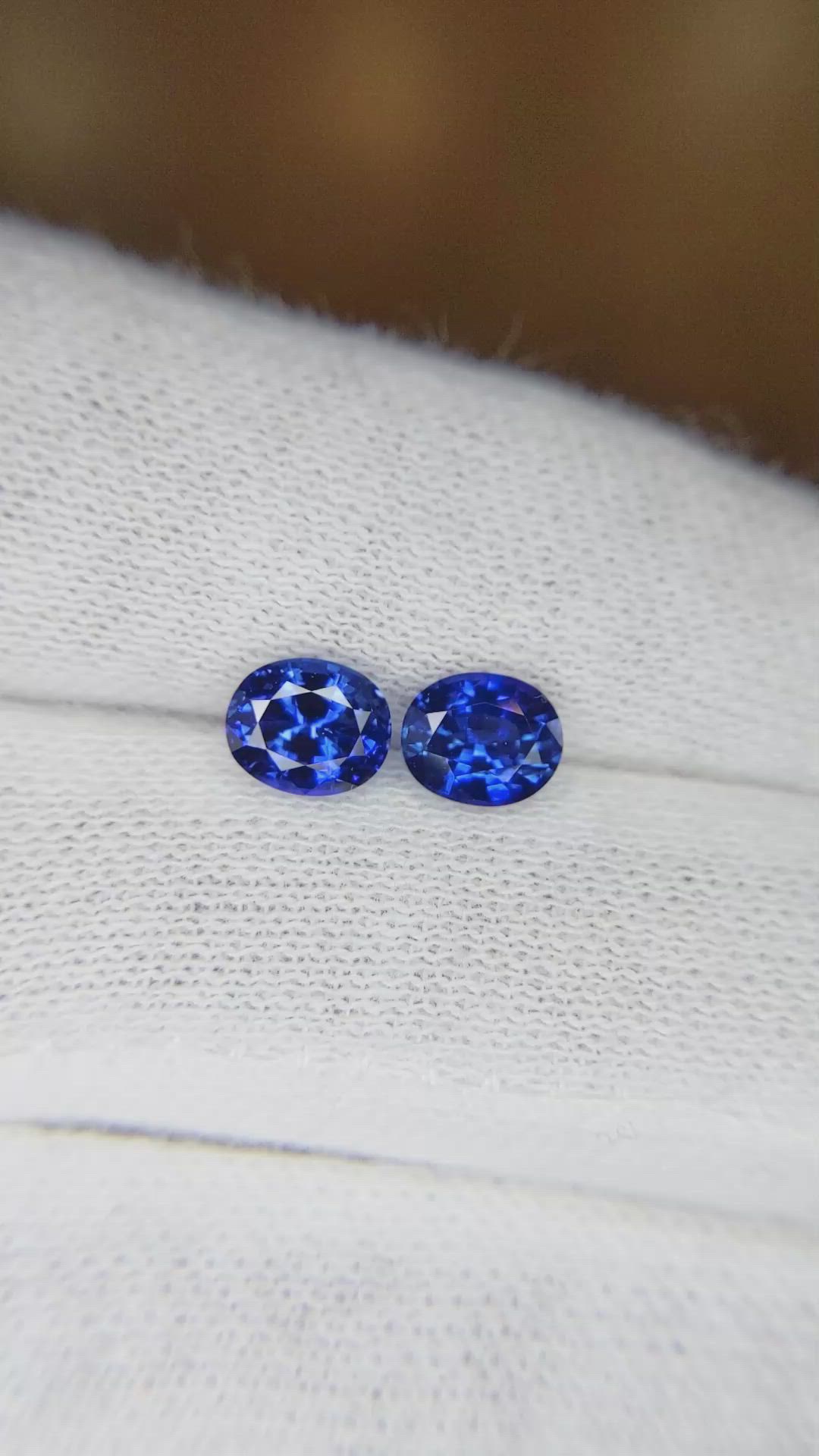 1.79&nbsp;Ct.Tw.Total Carat Weight Blue Sapphire Pair from Ceylon (Sri Lanka) Size Video