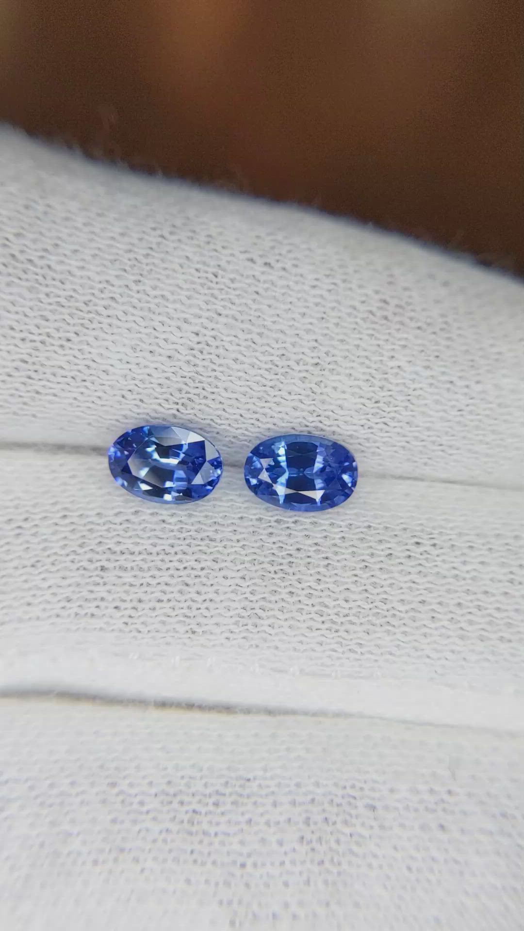 1.63&nbsp;Ct.Tw.Total Carat Weight Blue Sapphire Pair from Ceylon (Sri Lanka) Size Video