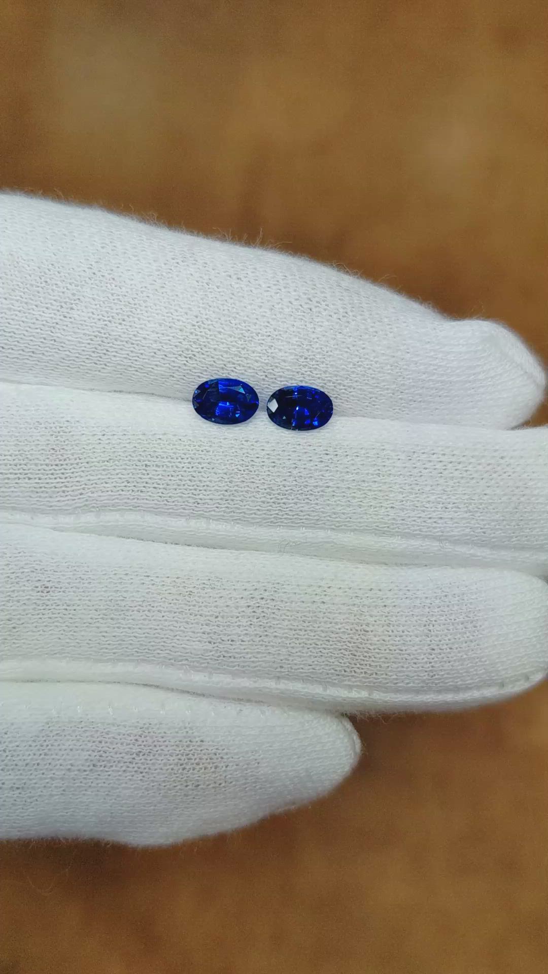 1.39&nbsp;Ct.Tw.Total Carat Weight Blue Sapphire Pair from Ceylon (Sri Lanka) Size Video