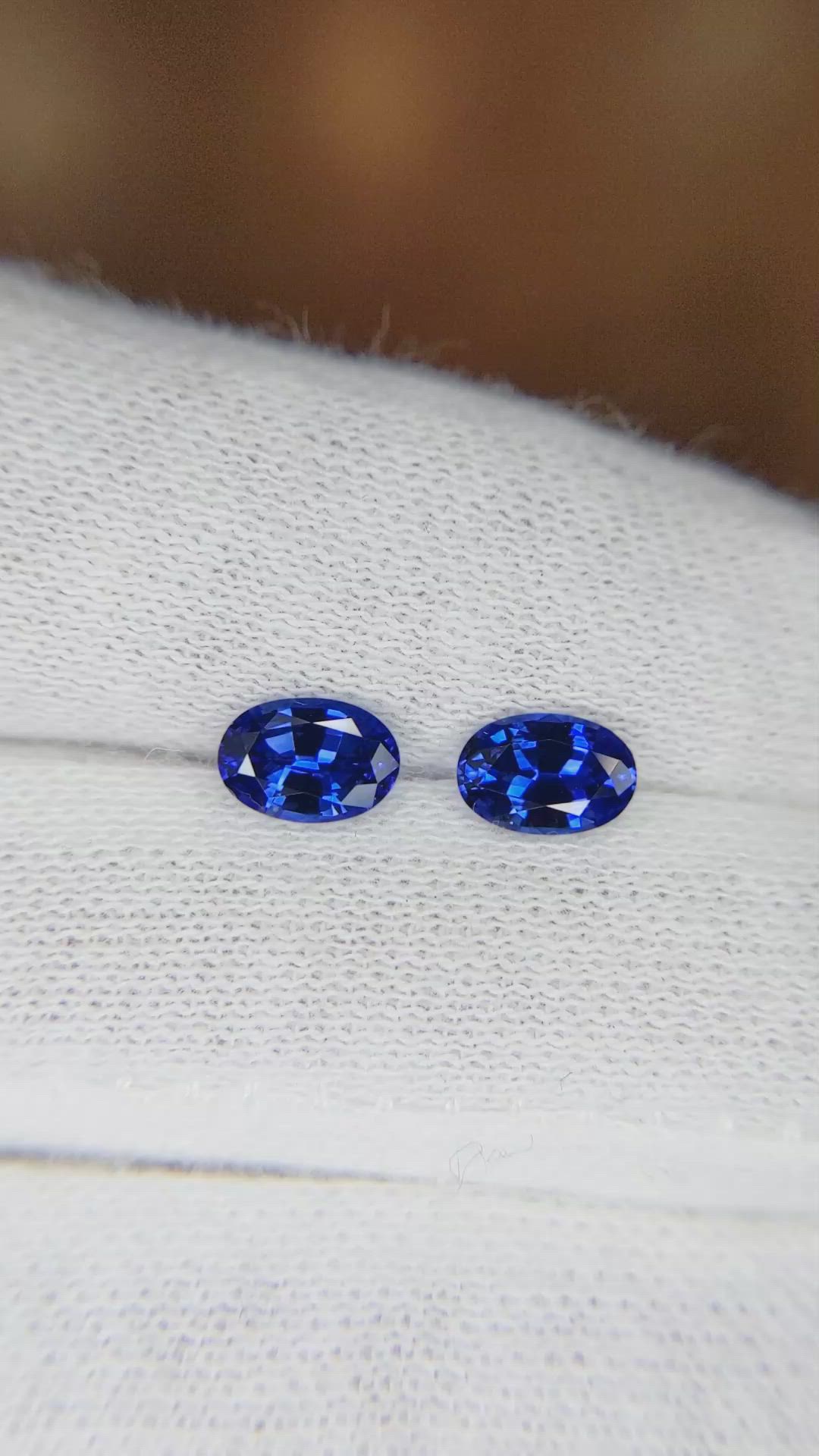1.39&nbsp;Ct.Tw.Total Carat Weight Blue Sapphire Pair from Ceylon (Sri Lanka) Size Video