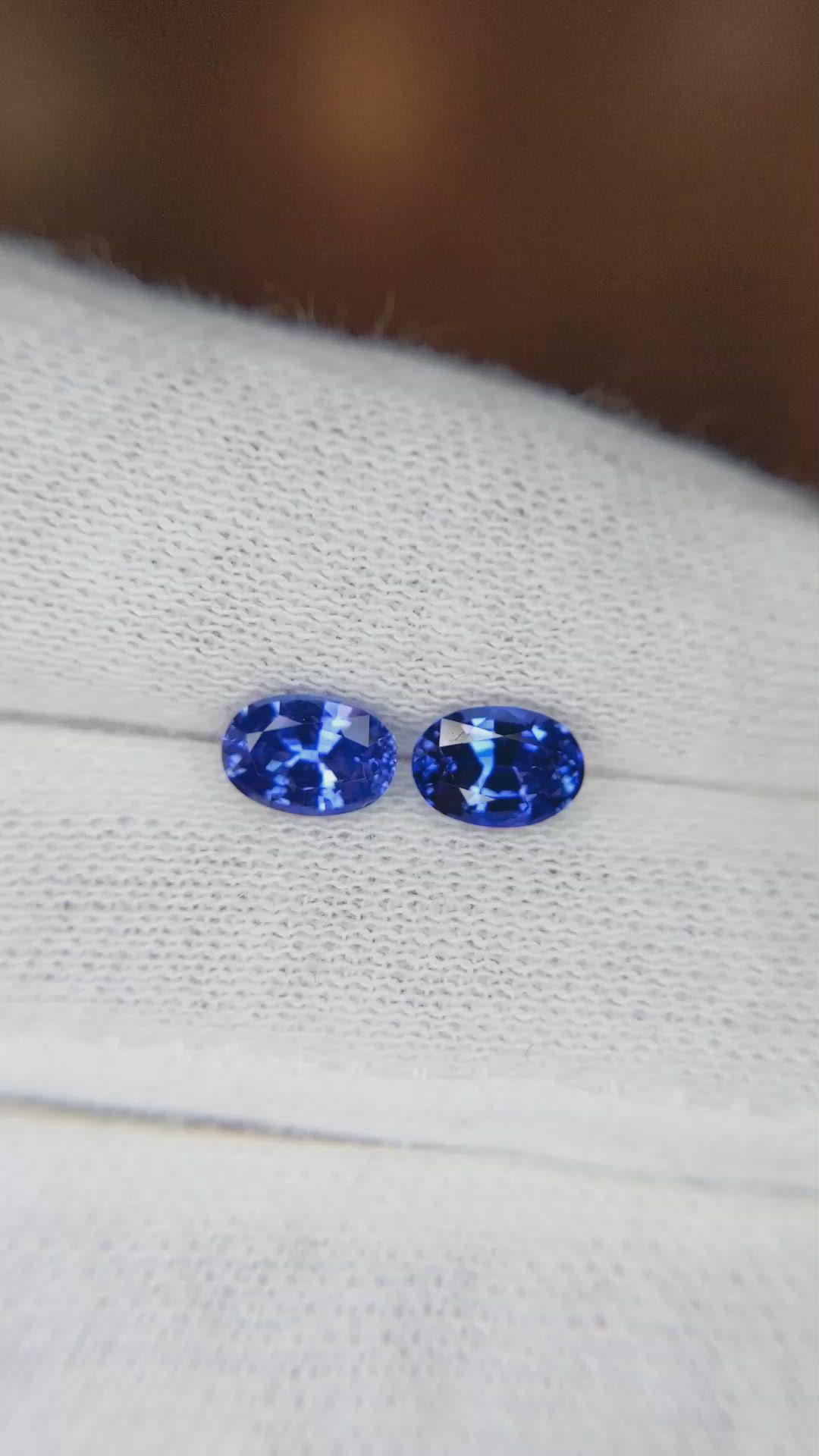 1.71&nbsp;Ct.Tw.Total Carat Weight Blue Sapphire Pair from Ceylon (Sri Lanka) Size Video