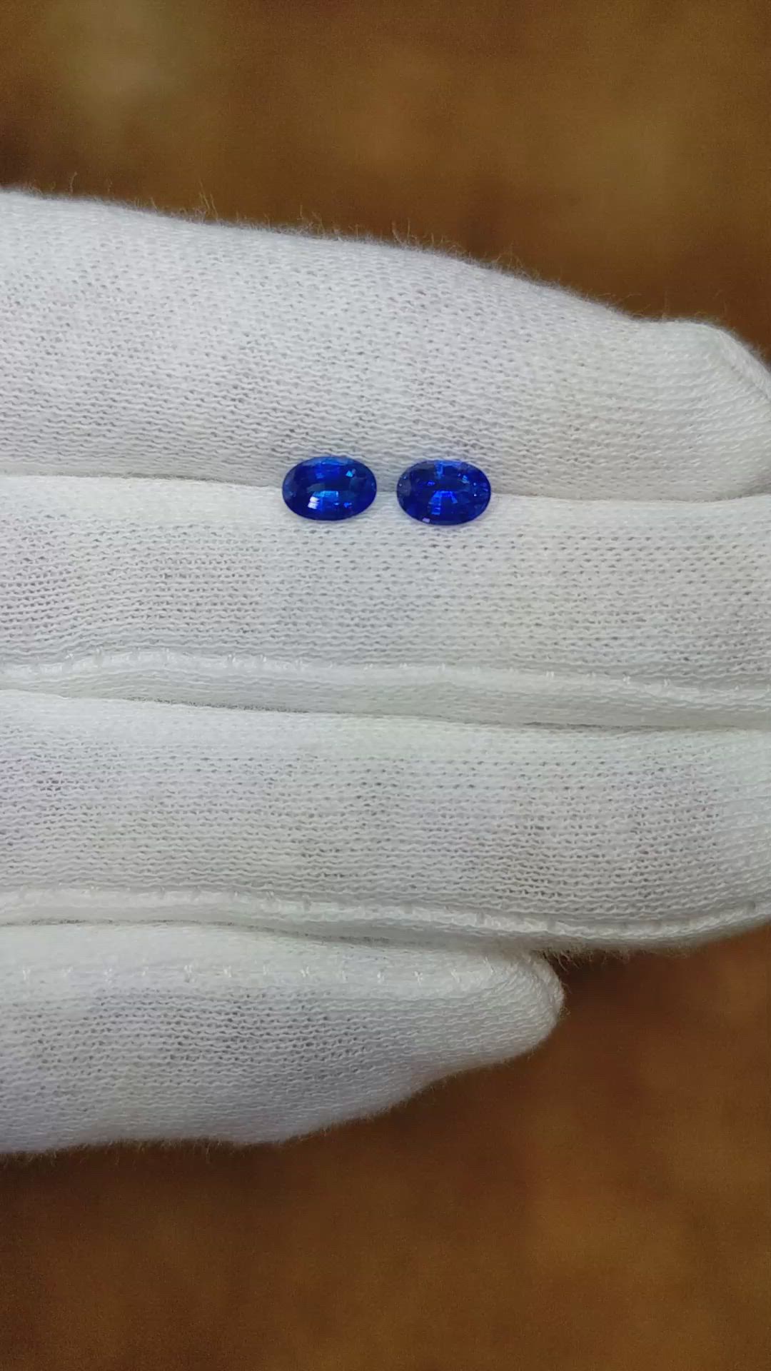 1.08&nbsp;Ct.Tw.Total Carat Weight Blue Sapphire Pair from Ceylon (Sri Lanka) Size Video