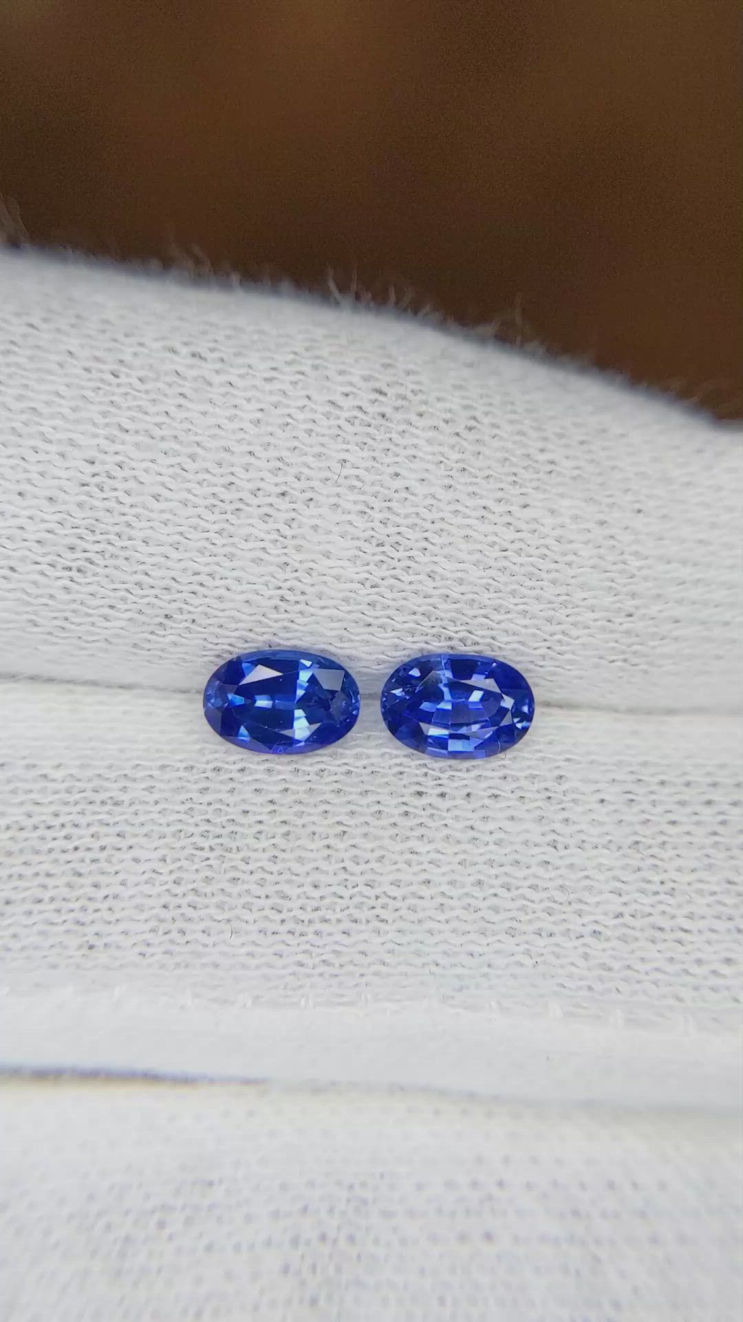 1.08&nbsp;Ct.Tw.Total Carat Weight Blue Sapphire Pair from Ceylon (Sri Lanka) Size Video