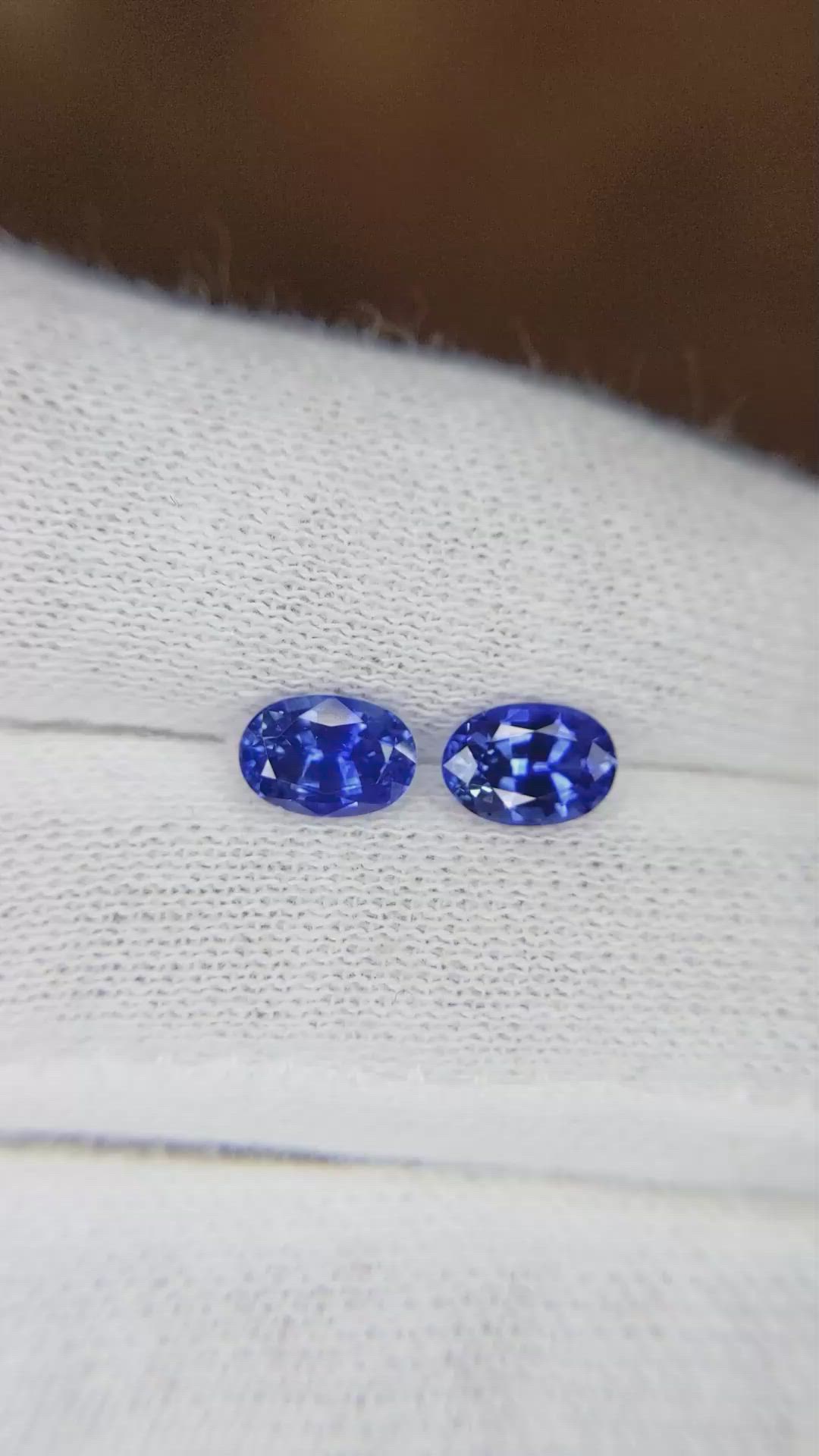 1.74&nbsp;Ct.Tw.Total Carat Weight Blue Sapphire Pair from Ceylon (Sri Lanka) Size Video