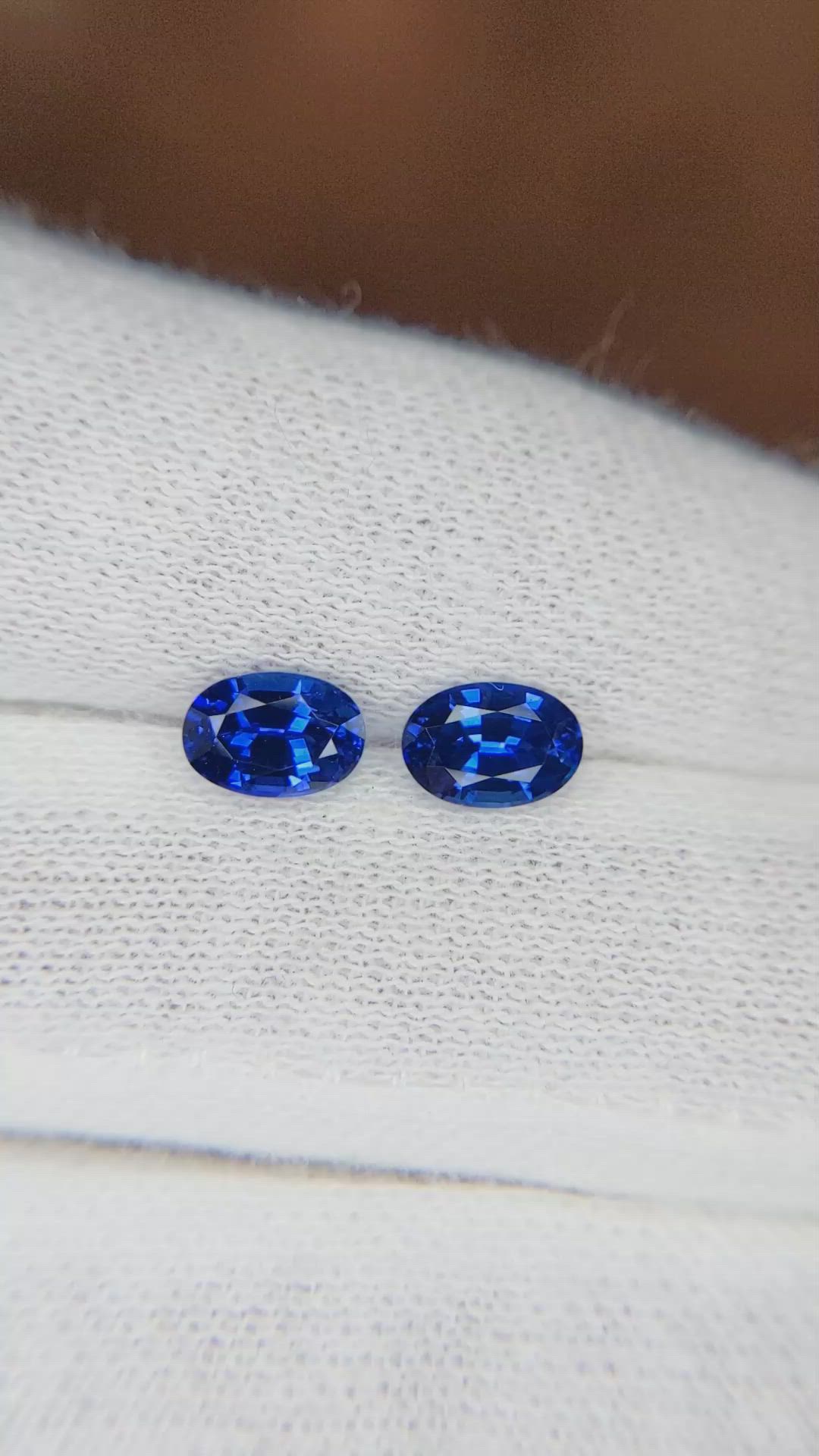 1.71&nbsp;Ct.Tw.Total Carat Weight Blue Sapphire Pair from Ceylon (Sri Lanka) Size Video