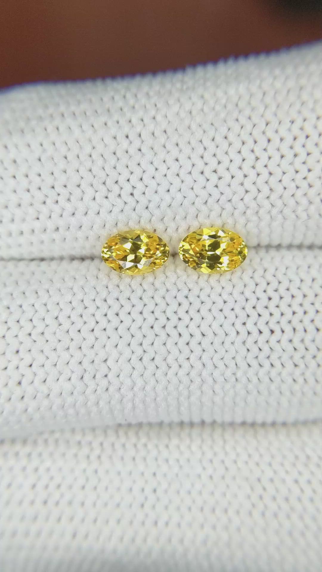 1.09&nbsp;Ct.Tw.Total Carat Weight Orangish Yellow Sapphire Pair from Ceylon (Sri Lanka) Size Video
