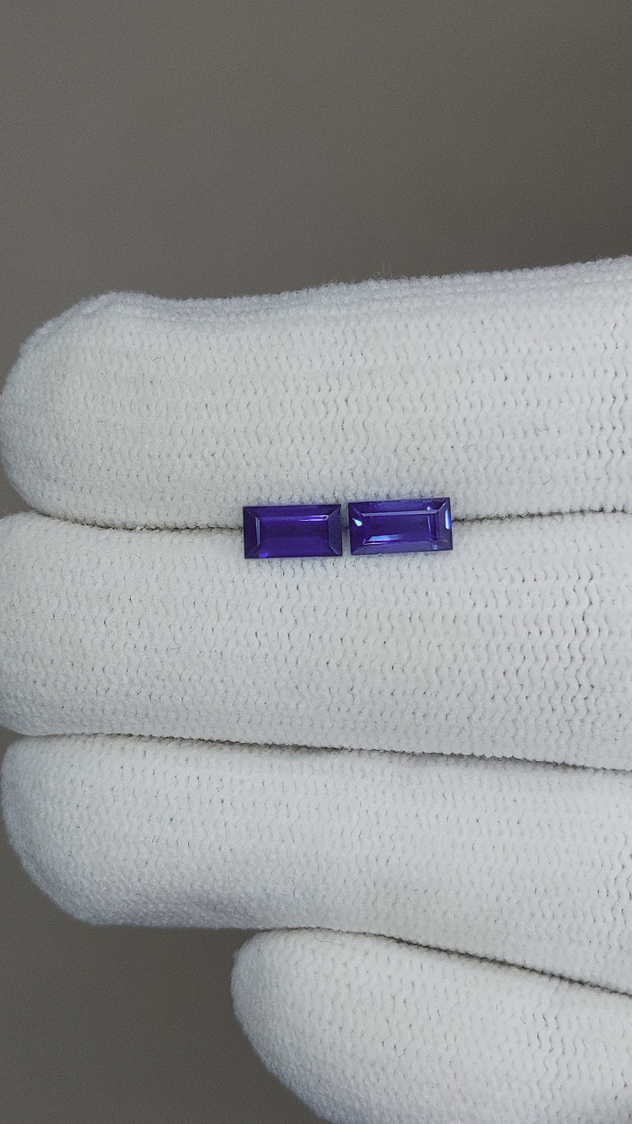 0.97&nbsp;Ct.Tw.Total Carat Weight Blue Sapphire Pair from Ceylon (Sri Lanka) Size Video