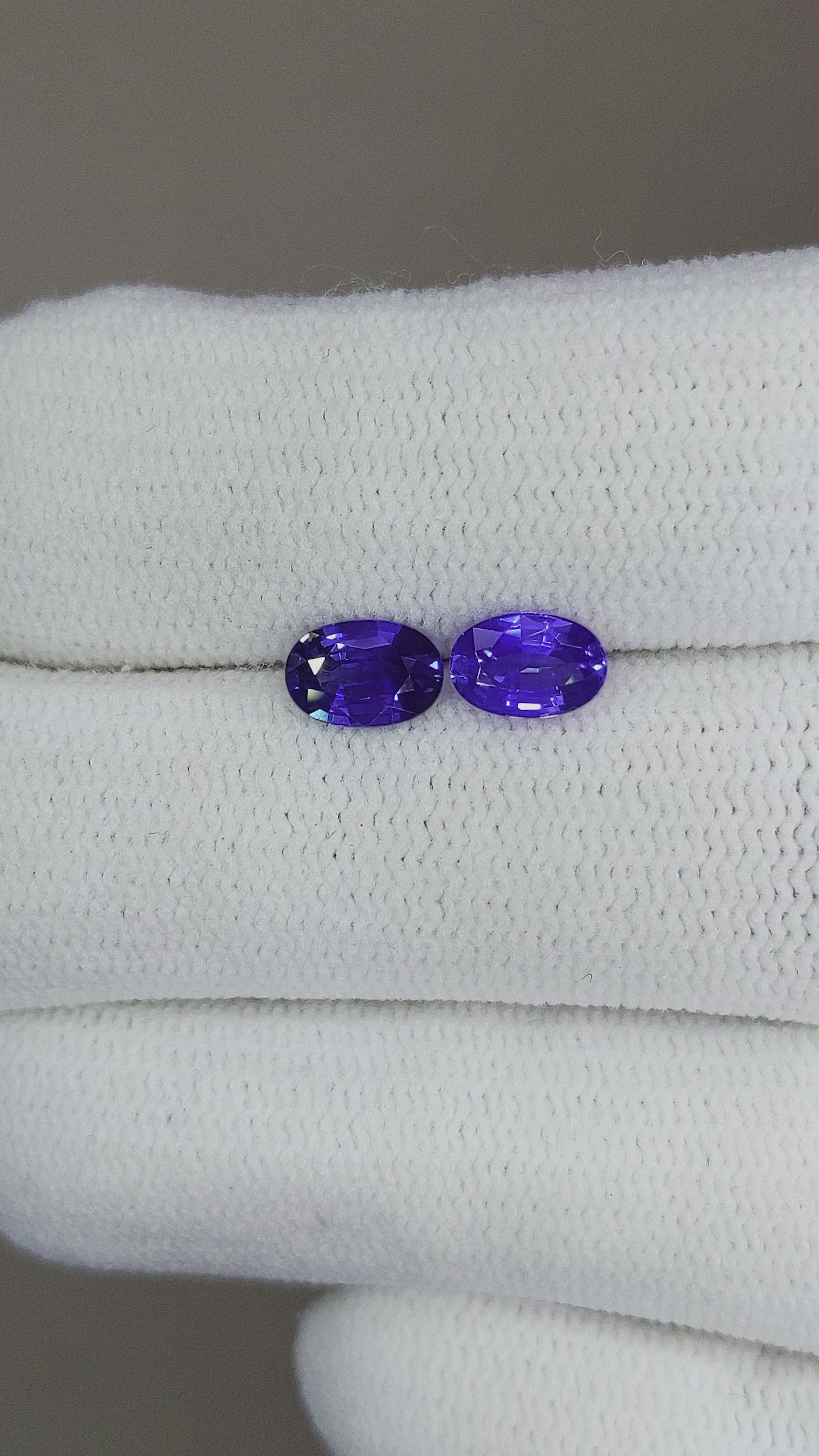 1.16&nbsp;Ct.Tw.Total Carat Weight Blue Sapphire Pair from Ceylon (Sri Lanka) Size Video