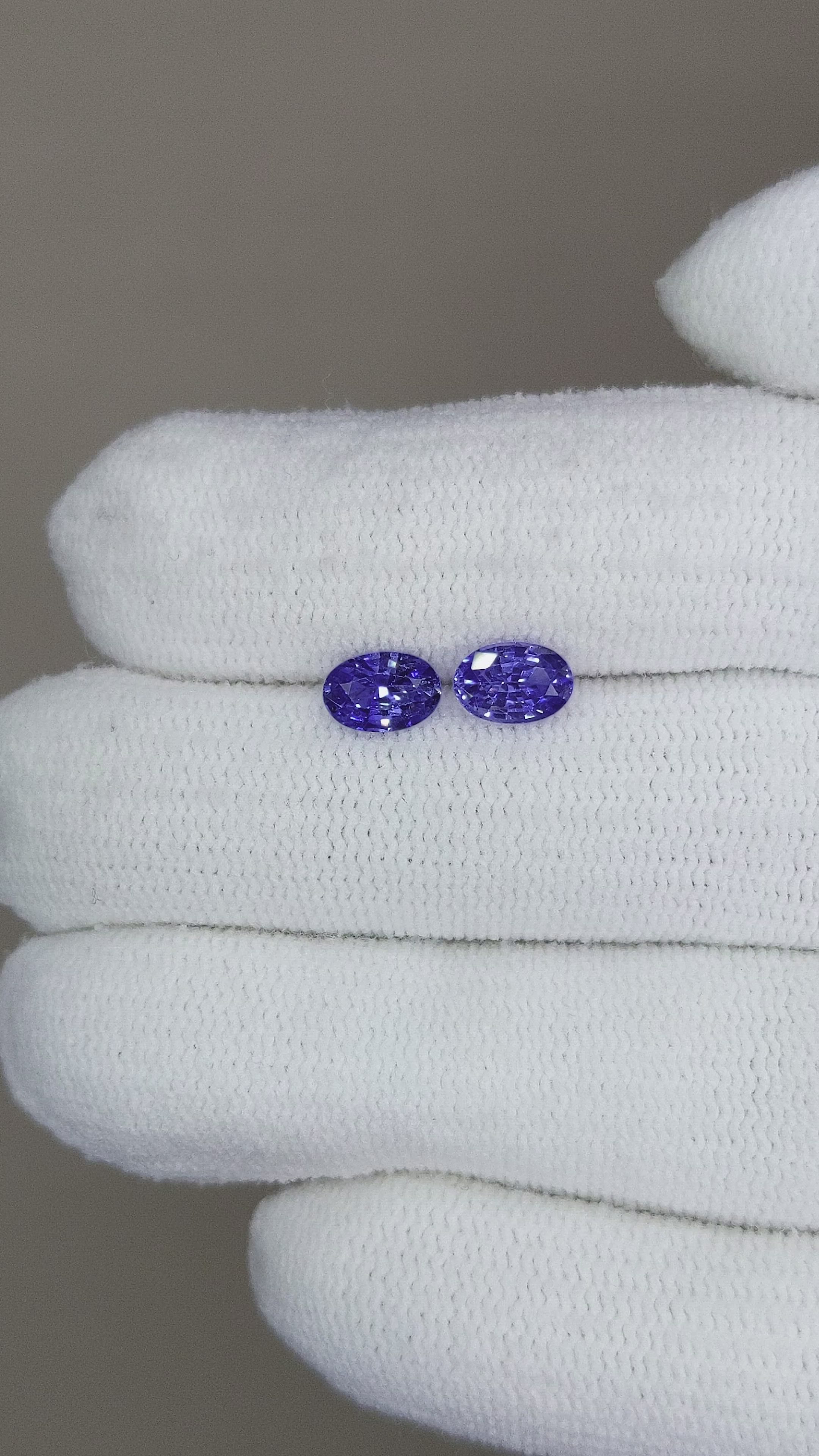 1.20&nbsp;Ct.Tw.Total Carat Weight Blue Sapphire Pair from Ceylon (Sri Lanka) Size Video