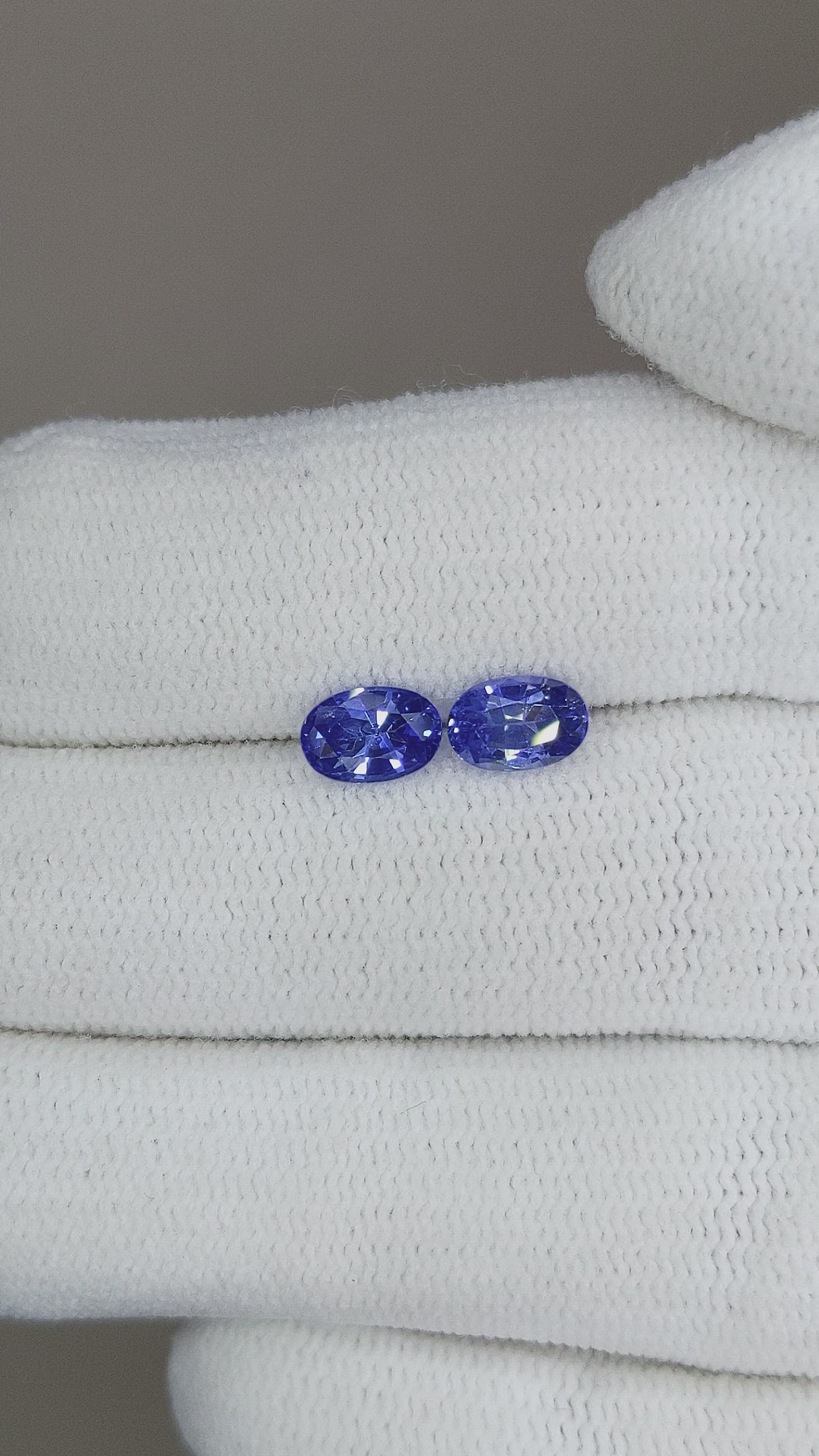 1.35&nbsp;Ct.Tw.Total Carat Weight Blue Sapphire Pair from Ceylon (Sri Lanka) Size Video
