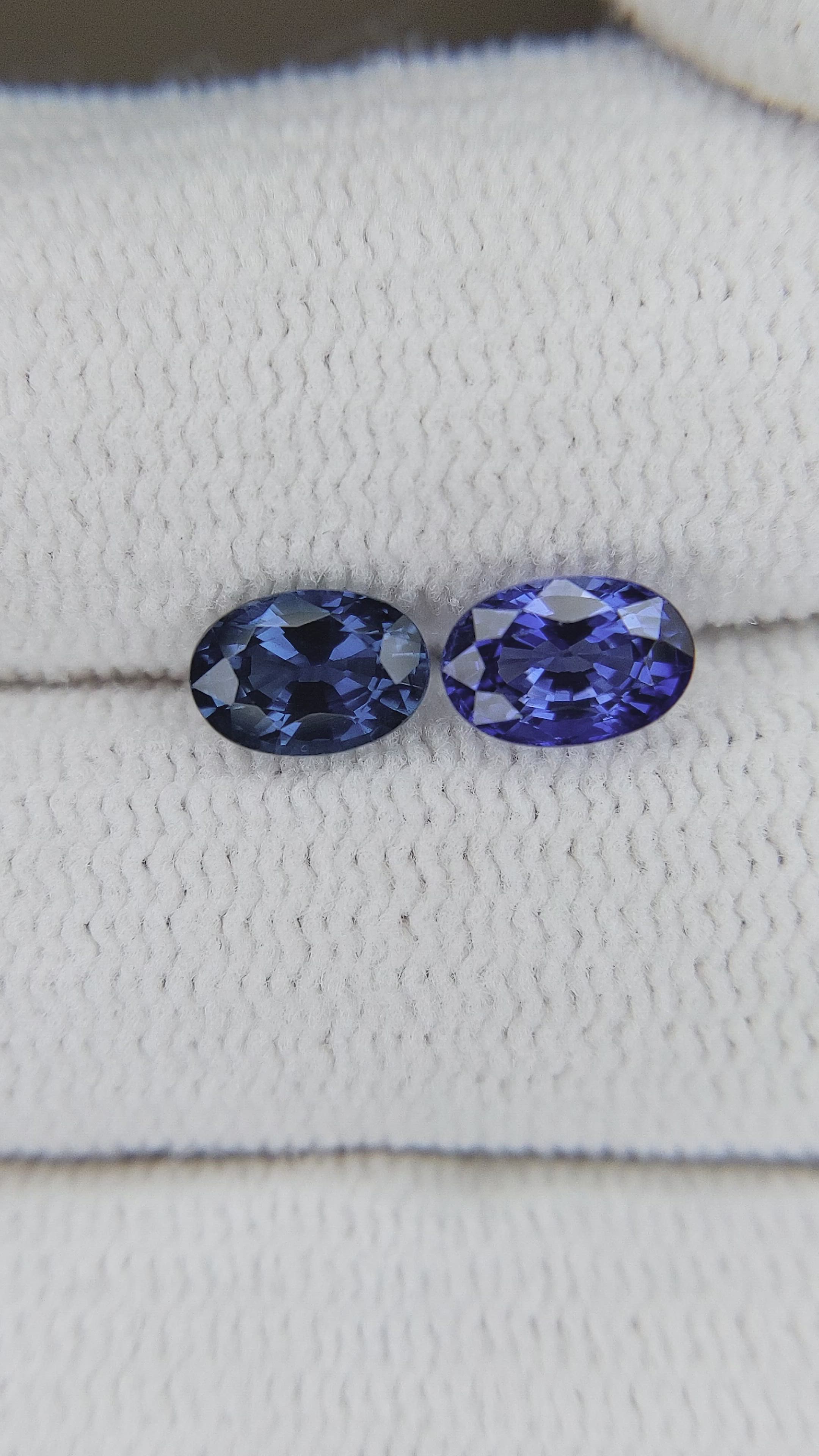 1.36&nbsp;Ct.Tw.Total Carat Weight Blue Sapphire Pair from Ceylon (Sri Lanka) Size Video