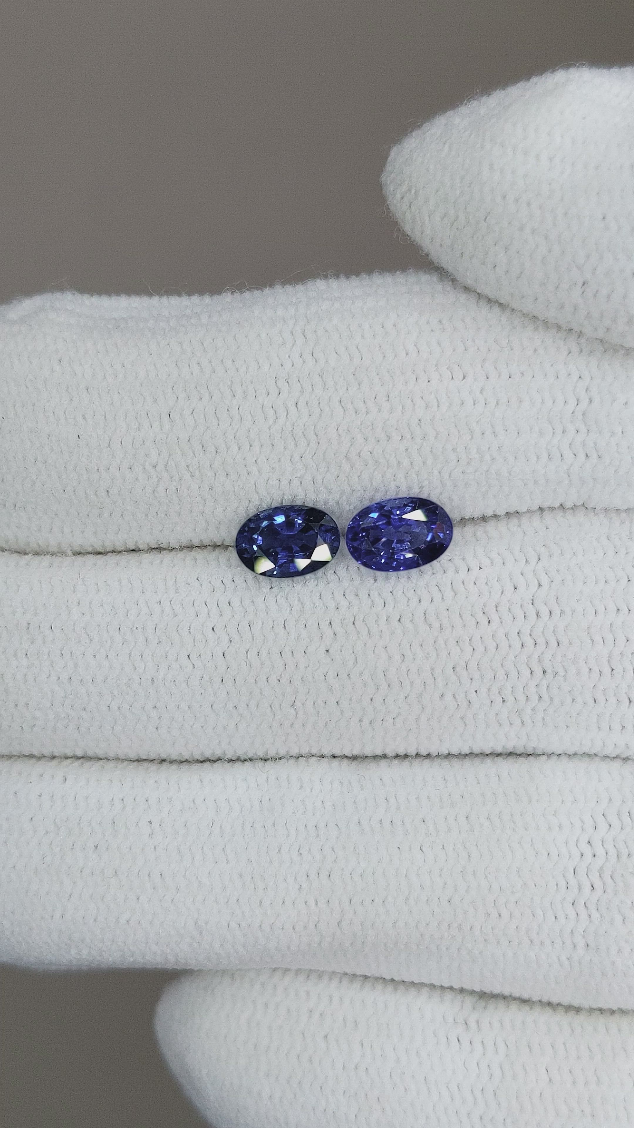 1.36&nbsp;Ct.Tw.Total Carat Weight Blue Sapphire Pair from Ceylon (Sri Lanka) Size Video