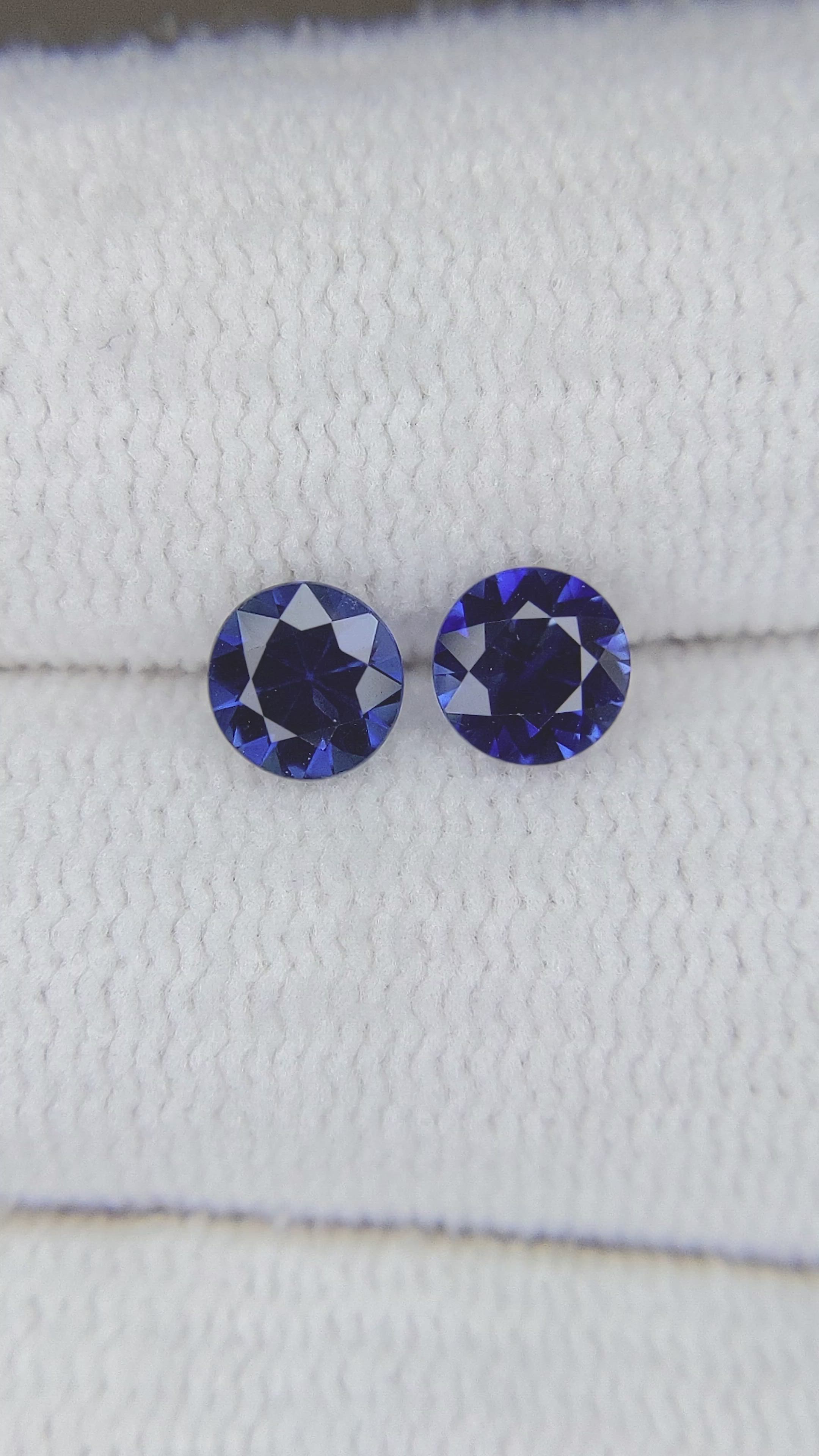 0.85&nbsp;Ct.Tw.Total Carat Weight Blue Sapphire Pair from Ceylon (Sri Lanka) Size Video