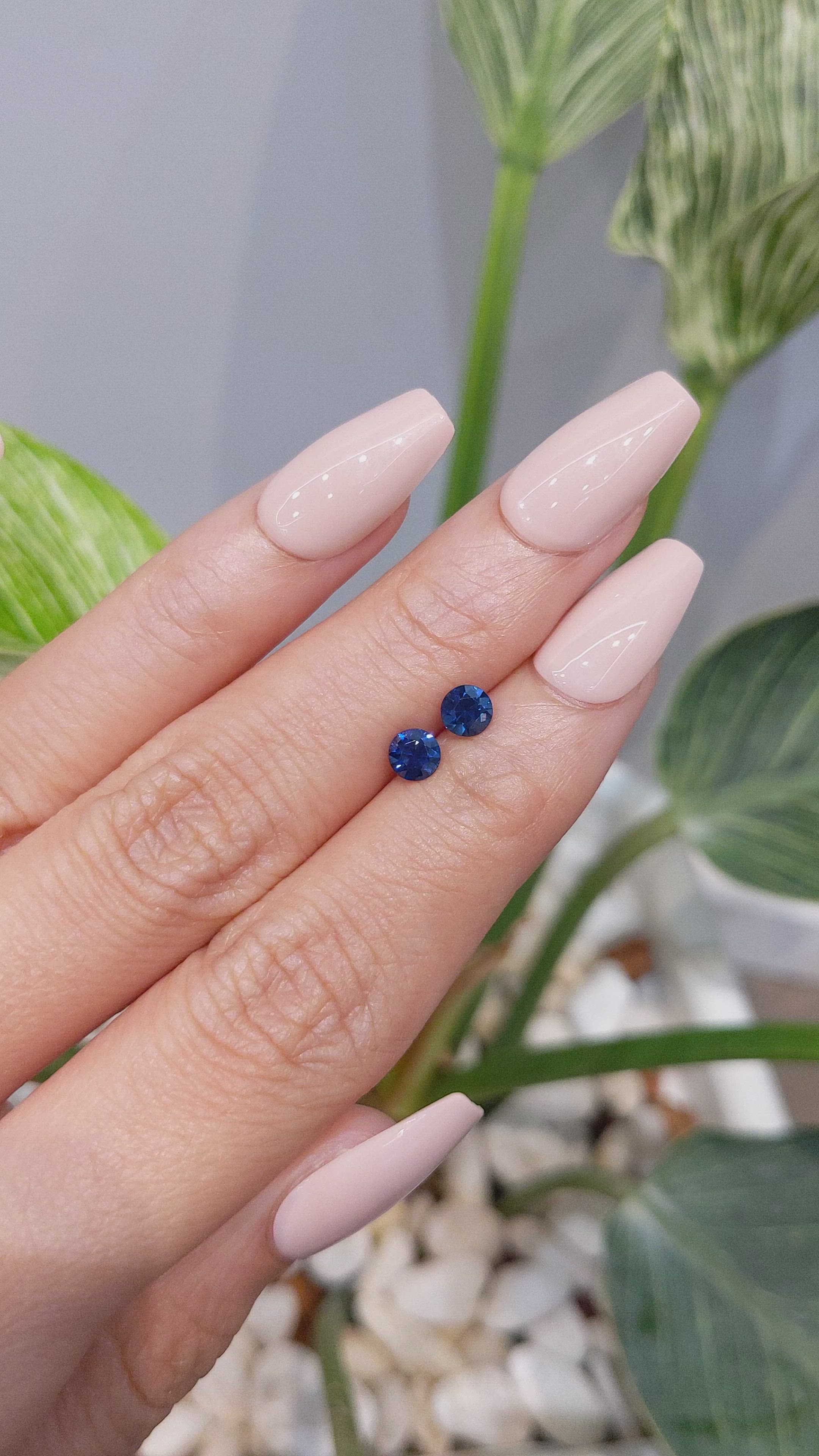 0.85&nbsp;Ct.Tw.Total Carat Weight Blue Sapphire Pair from Ceylon (Sri Lanka) Size Video