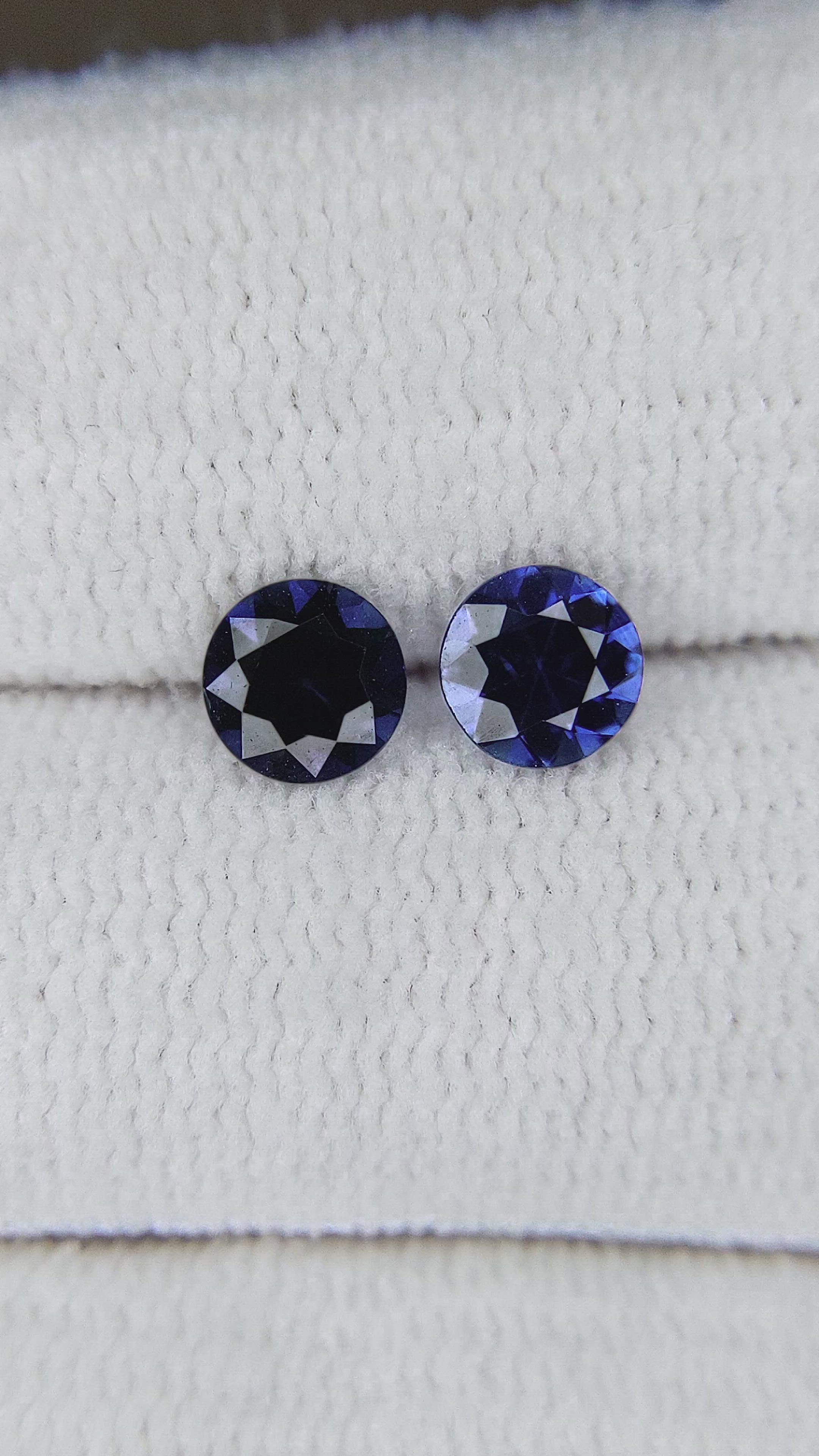 0.86&nbsp;Ct.Tw.Total Carat Weight Blue Sapphire Pair from Ceylon (Sri Lanka) Size Video