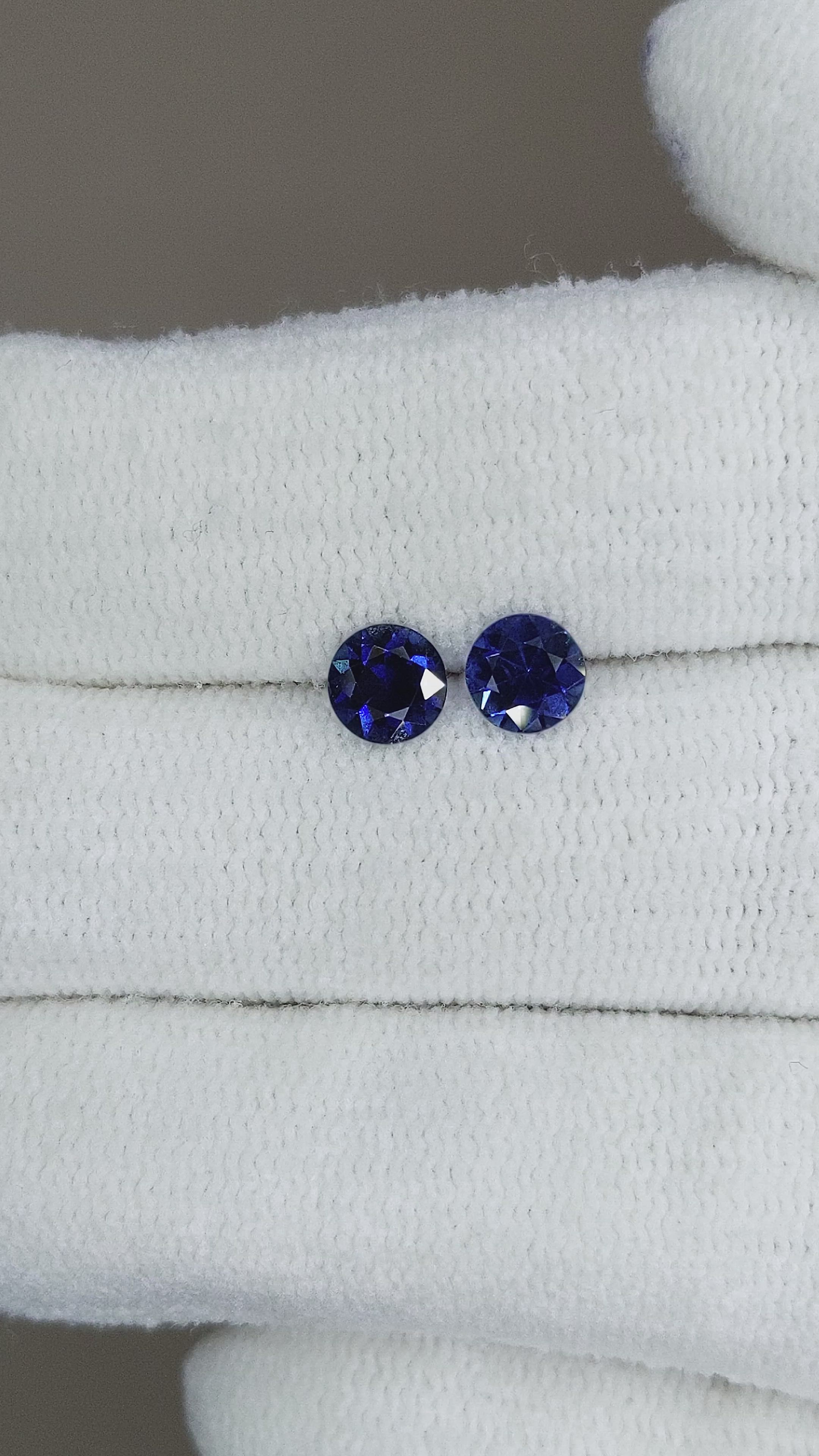 0.86&nbsp;Ct.Tw.Total Carat Weight Blue Sapphire Pair from Ceylon (Sri Lanka) Size Video