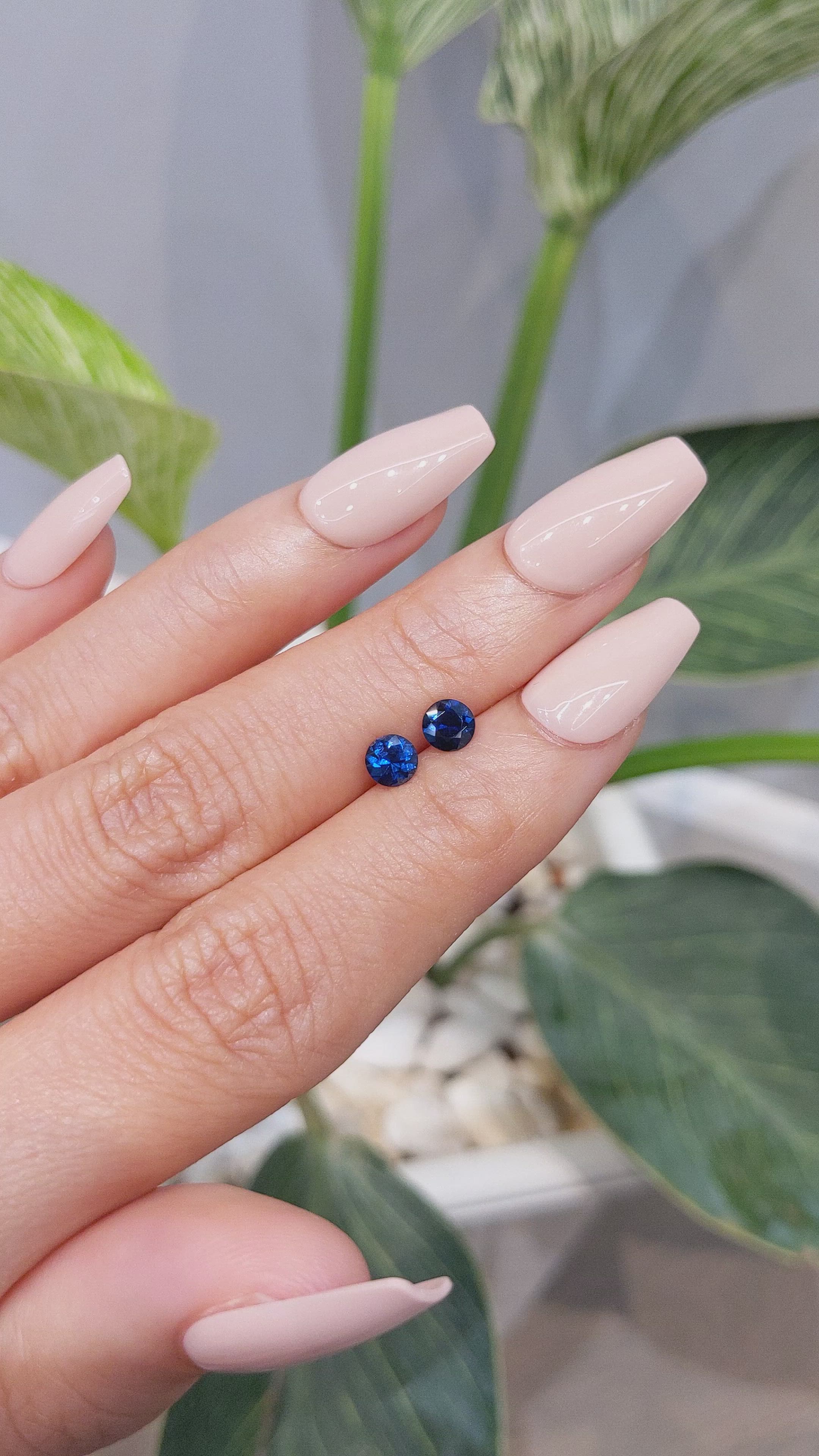 0.86&nbsp;Ct.Tw.Total Carat Weight Blue Sapphire Pair from Ceylon (Sri Lanka) Size Video