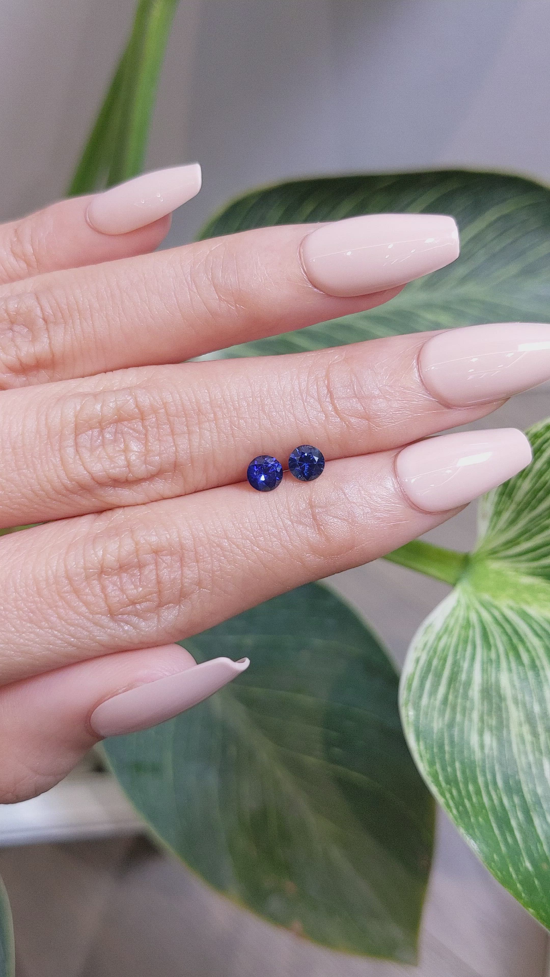 0.90&nbsp;Ct.Tw.Total Carat Weight Blue Sapphire Pair from Ceylon (Sri Lanka) Size Video