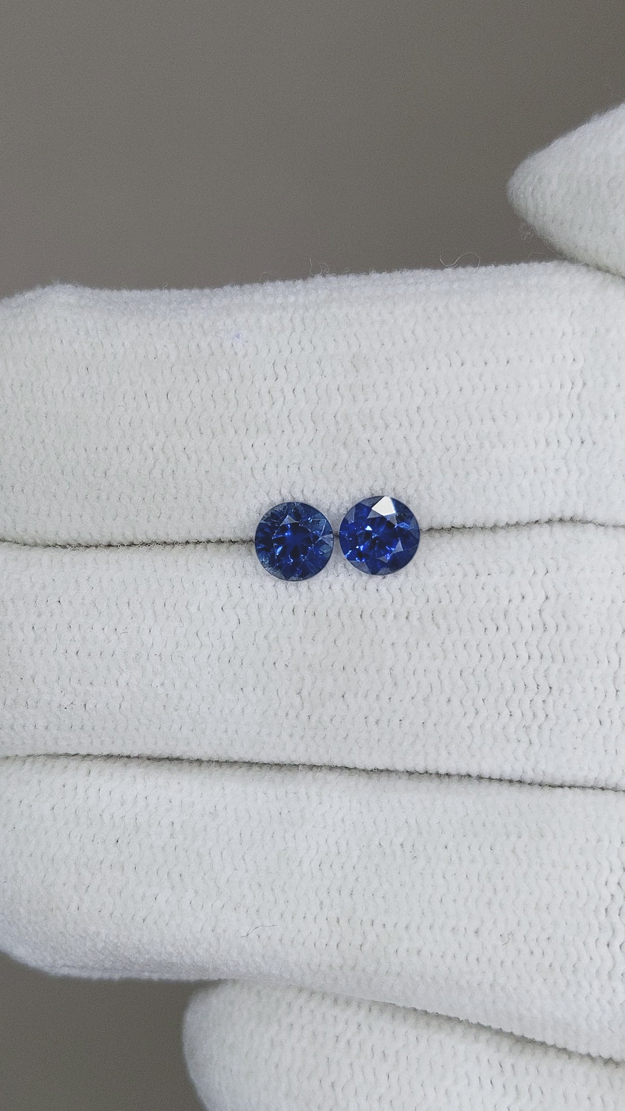 0.90&nbsp;Ct.Tw.Total Carat Weight Blue Sapphire Pair from Ceylon (Sri Lanka) Size Video